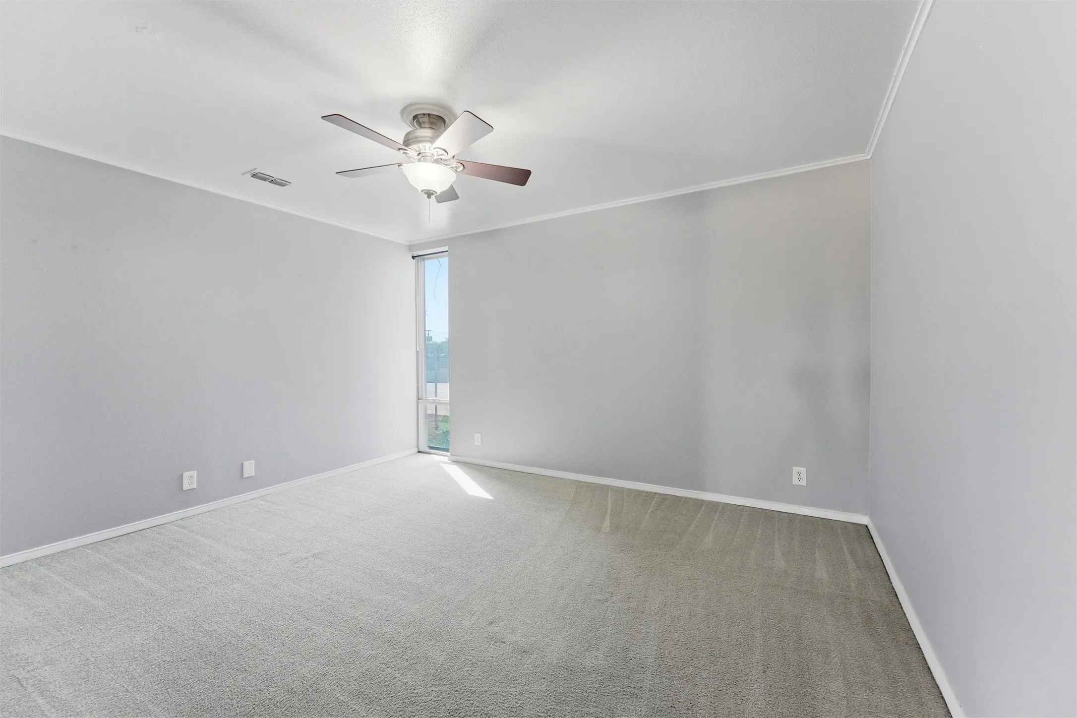 Condominium For Sale in Tarrant County , 558 E Avenue J D, Grand Prairie, Texas 75050, 2 Bedroom, 2 Bathroom, Garage spaces, 1,176 Sqft, built in 1968, mls#21220132, Real Estate Agent in Grand Prairie, Homes For Sale in Tarrant county, Homes For Sale in Grand Prairie, Realtor in Grand Prairie Texas, Real Estate Brokerage Independent Realty Texas, Luminita Cordes Realtor