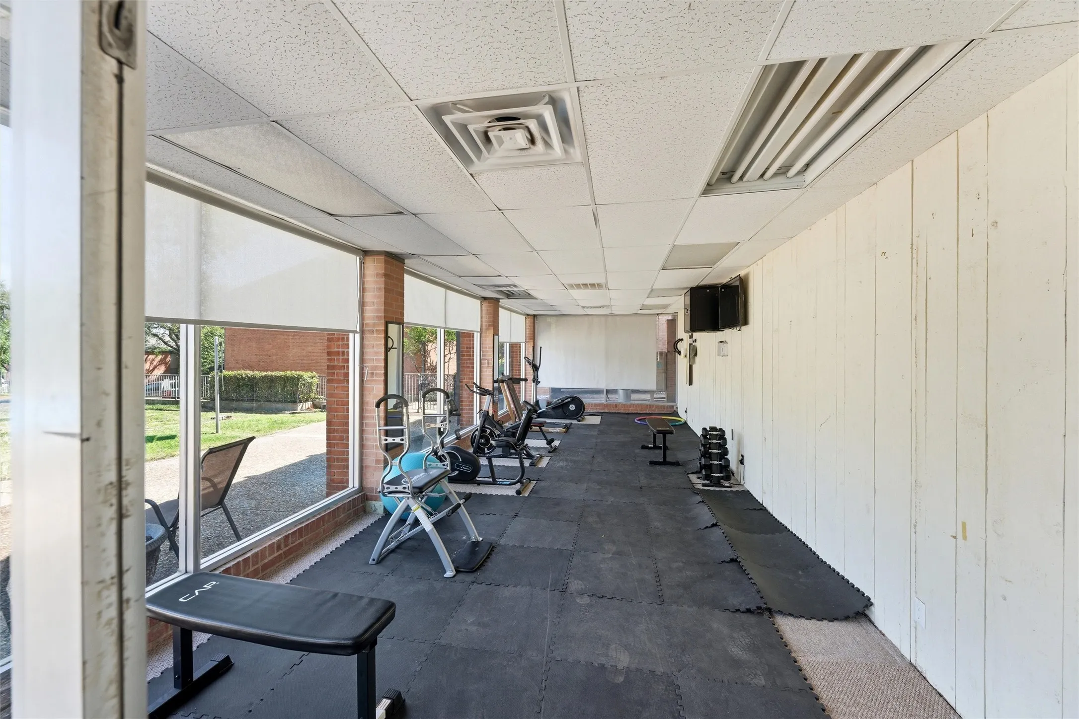 Condominium For Sale in Tarrant County , 558 E Avenue J D, Grand Prairie, Texas 75050, 2 Bedroom, 2 Bathroom, Garage spaces, 1,176 Sqft, built in 1968, mls#21220132, Real Estate Agent in Grand Prairie, Homes For Sale in Tarrant county, Homes For Sale in Grand Prairie, Realtor in Grand Prairie Texas, Real Estate Brokerage Independent Realty Texas, Luminita Cordes Realtor