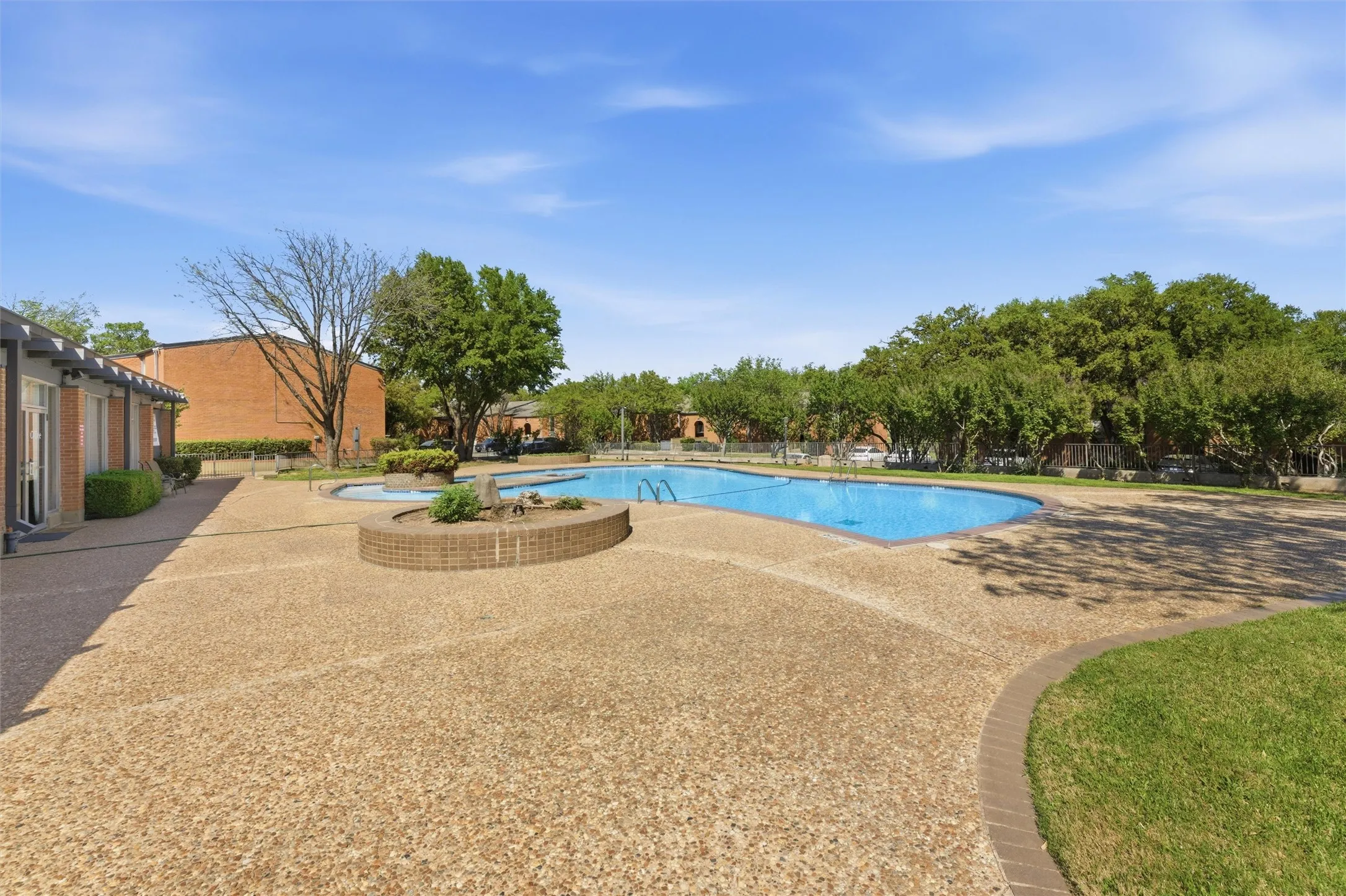 Condominium For Sale in Tarrant County , 558 E Avenue J D, Grand Prairie, Texas 75050, 2 Bedroom, 2 Bathroom, Garage spaces, 1,176 Sqft, built in 1968, mls#21220132, Real Estate Agent in Grand Prairie, Homes For Sale in Tarrant county, Homes For Sale in Grand Prairie, Realtor in Grand Prairie Texas, Real Estate Brokerage Independent Realty Texas, Luminita Cordes Realtor
