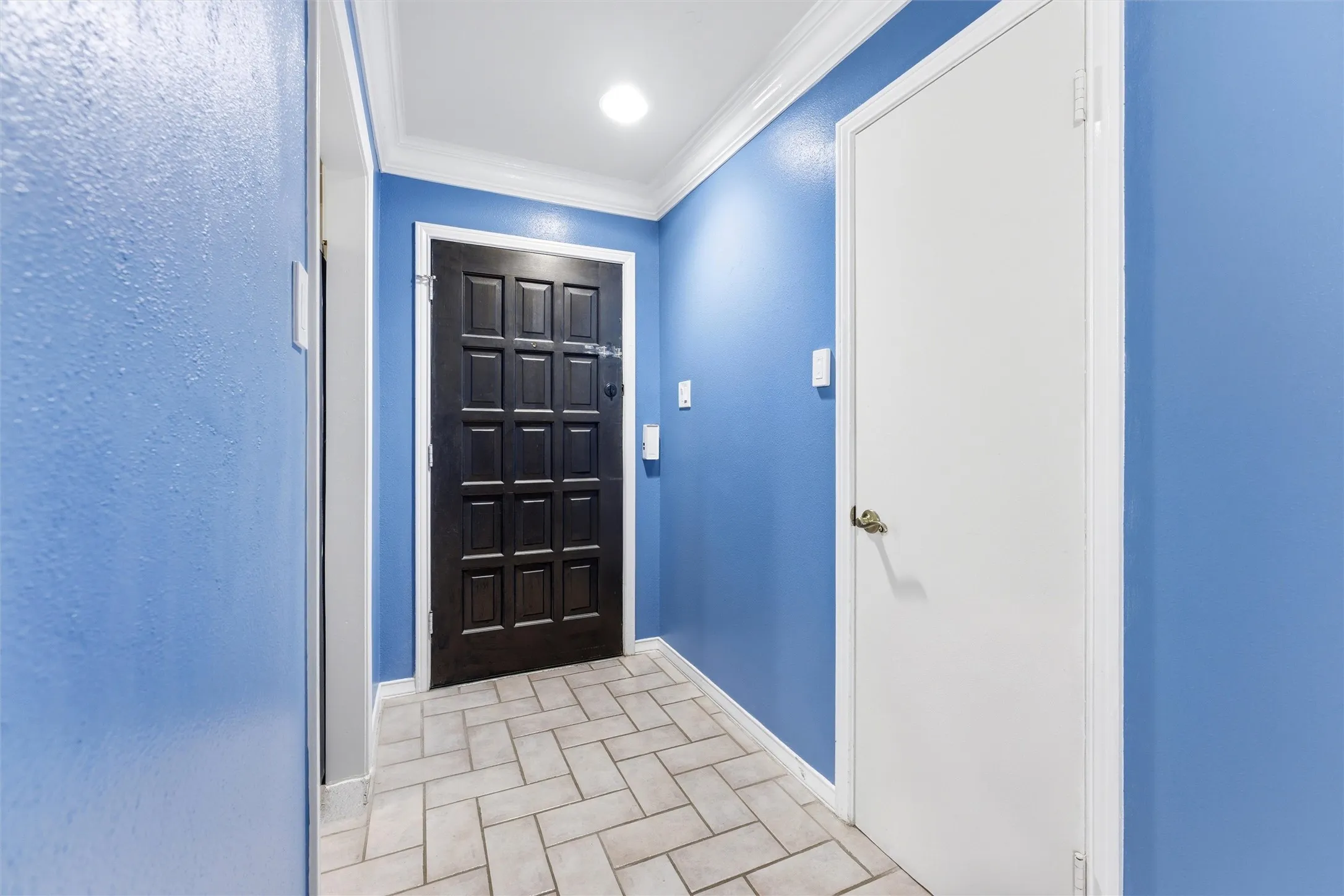 Condominium For Sale in Tarrant County , 558 E Avenue J D, Grand Prairie, Texas 75050, 2 Bedroom, 2 Bathroom, Garage spaces, 1,176 Sqft, built in 1968, mls#21220132, Real Estate Agent in Grand Prairie, Homes For Sale in Tarrant county, Homes For Sale in Grand Prairie, Realtor in Grand Prairie Texas, Real Estate Brokerage Independent Realty Texas, Luminita Cordes Realtor
