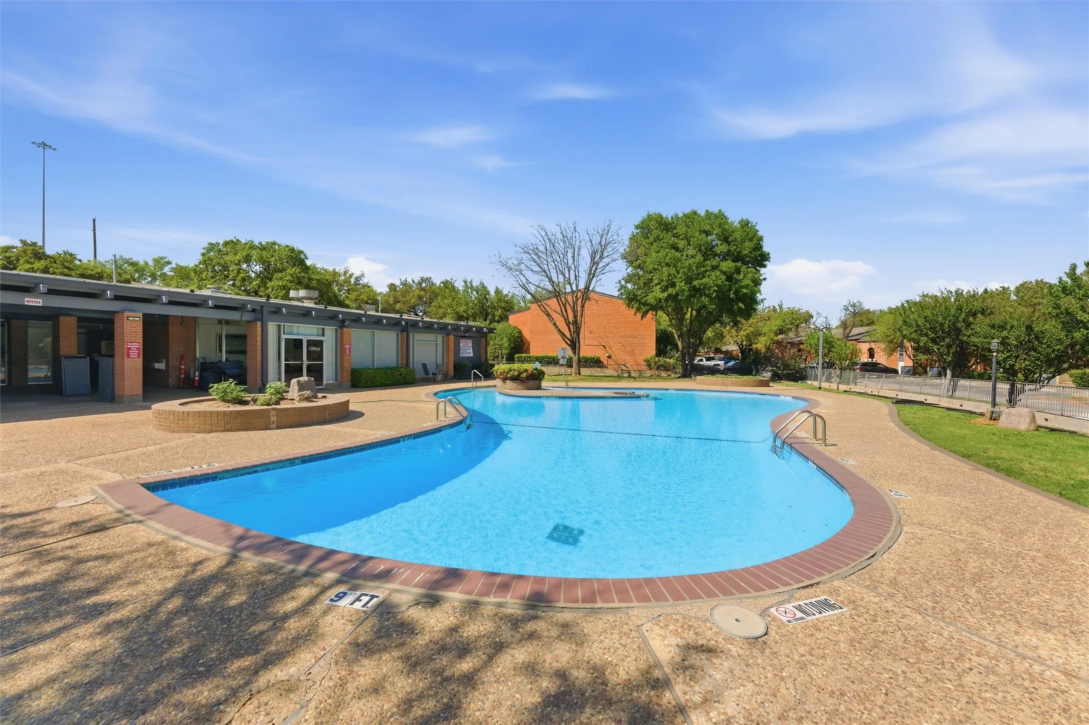 Condominium For Sale in Tarrant County , 558 E Avenue J D, Grand Prairie, Texas 75050, 2 Bedroom, 2 Bathroom, Garage spaces, 1,176 Sqft, built in 1968, mls#21220132, Real Estate Agent in Grand Prairie, Homes For Sale in Tarrant county, Homes For Sale in Grand Prairie, Realtor in Grand Prairie Texas, Real Estate Brokerage Independent Realty Texas, Luminita Cordes Realtor