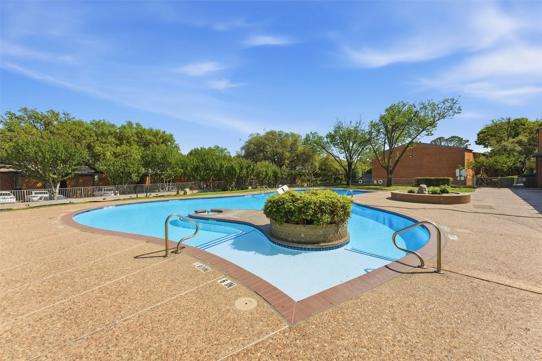 Condominium For Sale in Tarrant County , 558 E Avenue J D, Grand Prairie, Texas 75050, 2 Bedroom, 2 Bathroom, Garage spaces, 1,176 Sqft, built in 1968, mls#21220132, Real Estate Agent in Grand Prairie, Homes For Sale in Tarrant county, Homes For Sale in Grand Prairie, Realtor in Grand Prairie Texas, Real Estate Brokerage Independent Realty Texas, Luminita Cordes Realtor