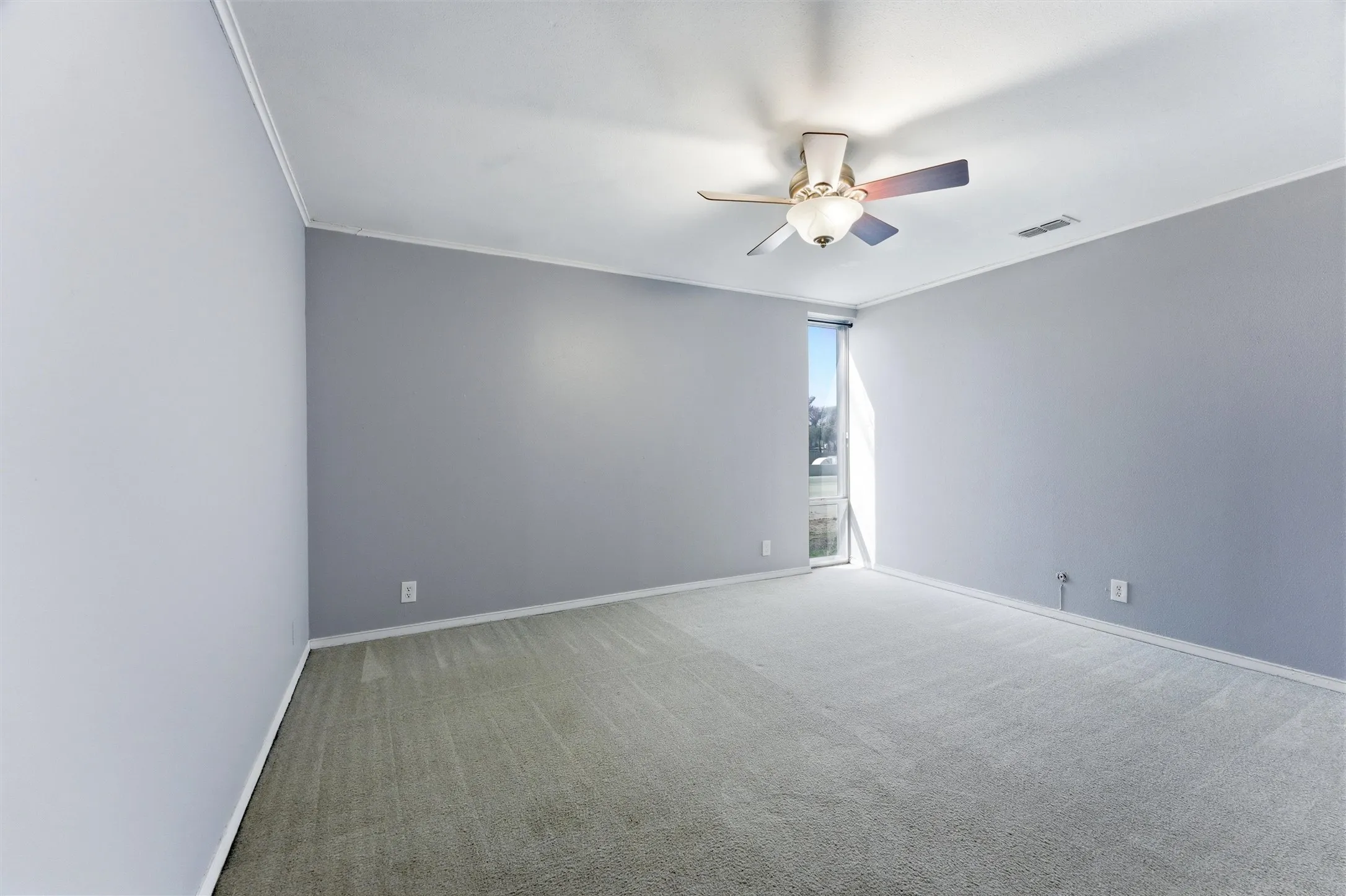 Condominium For Sale in Tarrant County , 558 E Avenue J D, Grand Prairie, Texas 75050, 2 Bedroom, 2 Bathroom, Garage spaces, 1,176 Sqft, built in 1968, mls#21220132, Real Estate Agent in Grand Prairie, Homes For Sale in Tarrant county, Homes For Sale in Grand Prairie, Realtor in Grand Prairie Texas, Real Estate Brokerage Independent Realty Texas, Luminita Cordes Realtor