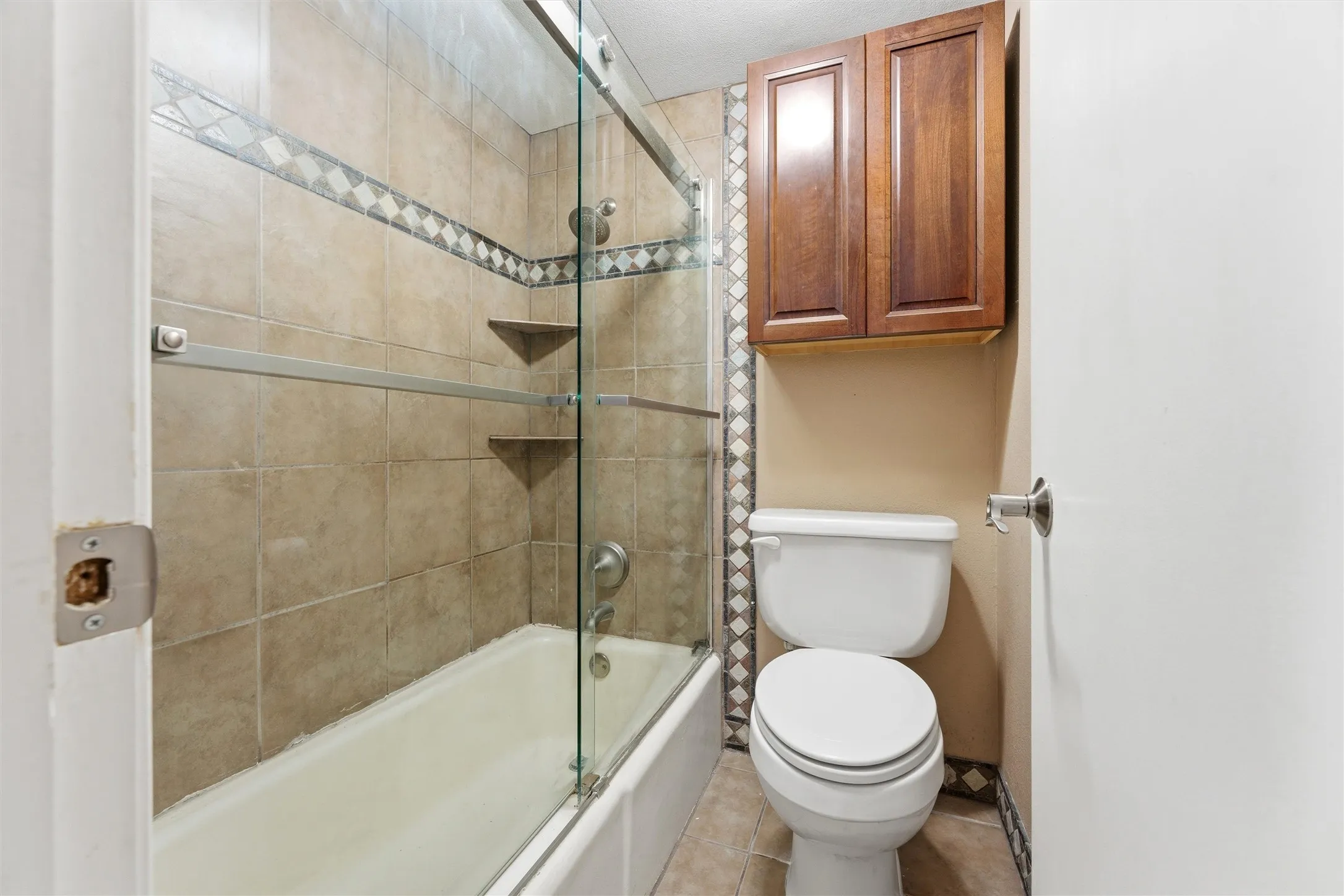 Condominium For Sale in Tarrant County , 558 E Avenue J D, Grand Prairie, Texas 75050, 2 Bedroom, 2 Bathroom, Garage spaces, 1,176 Sqft, built in 1968, mls#21220132, Real Estate Agent in Grand Prairie, Homes For Sale in Tarrant county, Homes For Sale in Grand Prairie, Realtor in Grand Prairie Texas, Real Estate Brokerage Independent Realty Texas, Luminita Cordes Realtor