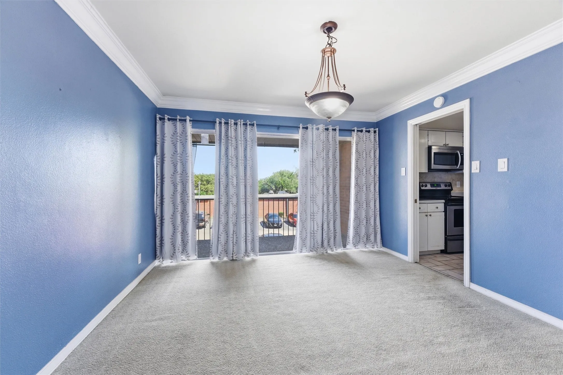Condominium For Sale in Tarrant County , 558 E Avenue J D, Grand Prairie, Texas 75050, 2 Bedroom, 2 Bathroom, Garage spaces, 1,176 Sqft, built in 1968, mls#21220132, Real Estate Agent in Grand Prairie, Homes For Sale in Tarrant county, Homes For Sale in Grand Prairie, Realtor in Grand Prairie Texas, Real Estate Brokerage Independent Realty Texas, Luminita Cordes Realtor