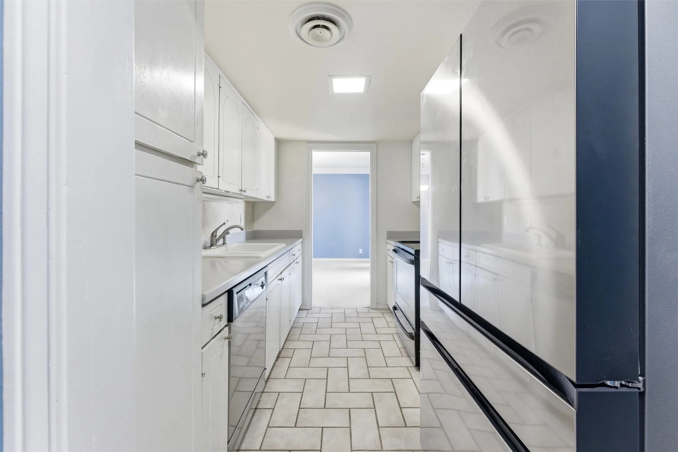 Condominium For Sale in Tarrant County , 558 E Avenue J D, Grand Prairie, Texas 75050, 2 Bedroom, 2 Bathroom, Garage spaces, 1,176 Sqft, built in 1968, mls#21220132, Real Estate Agent in Grand Prairie, Homes For Sale in Tarrant county, Homes For Sale in Grand Prairie, Realtor in Grand Prairie Texas, Real Estate Brokerage Independent Realty Texas, Luminita Cordes Realtor