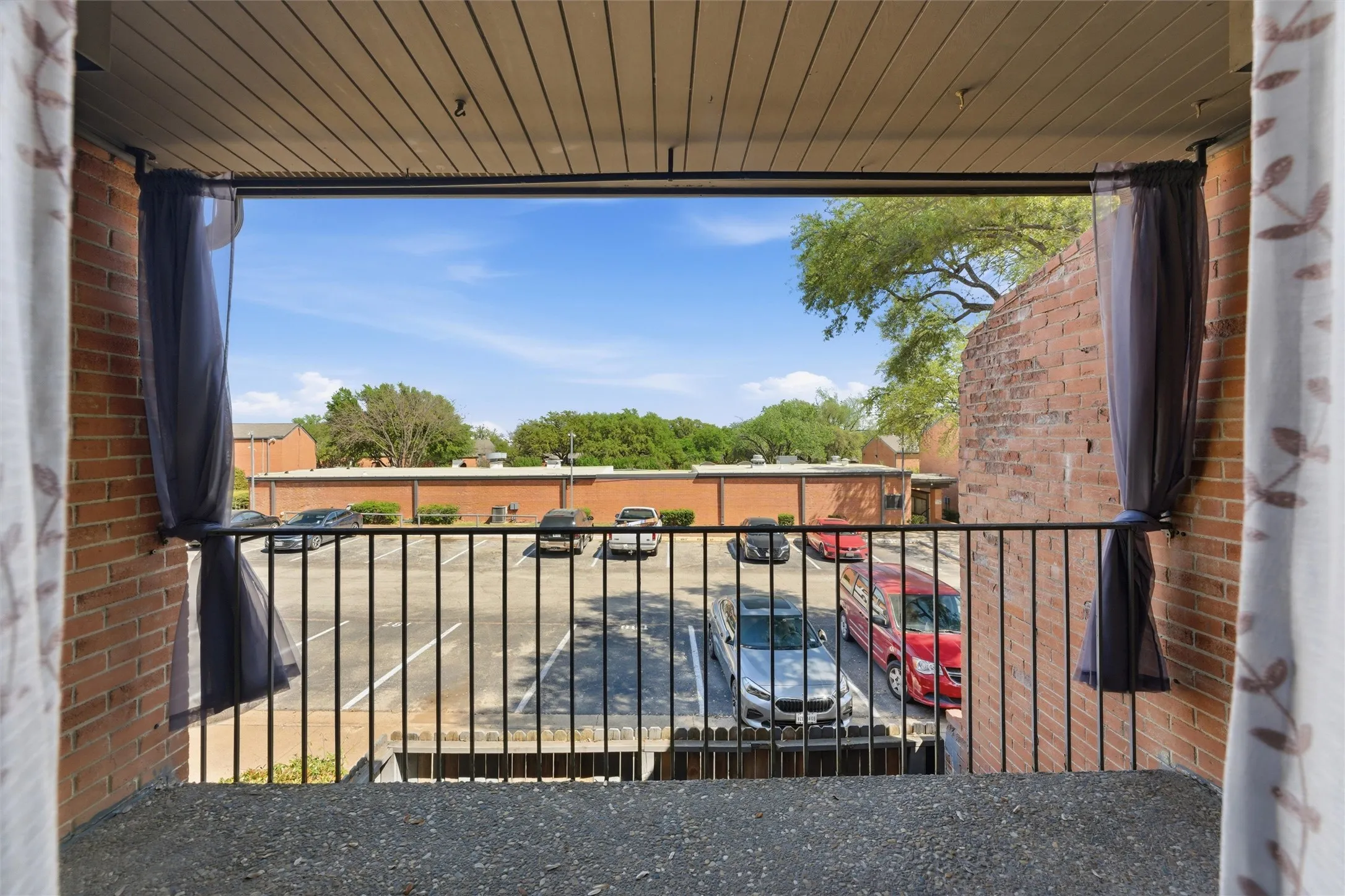 Condominium For Sale in Tarrant County , 558 E Avenue J D, Grand Prairie, Texas 75050, 2 Bedroom, 2 Bathroom, Garage spaces, 1,176 Sqft, built in 1968, mls#21220132, Real Estate Agent in Grand Prairie, Homes For Sale in Tarrant county, Homes For Sale in Grand Prairie, Realtor in Grand Prairie Texas, Real Estate Brokerage Independent Realty Texas, Luminita Cordes Realtor
