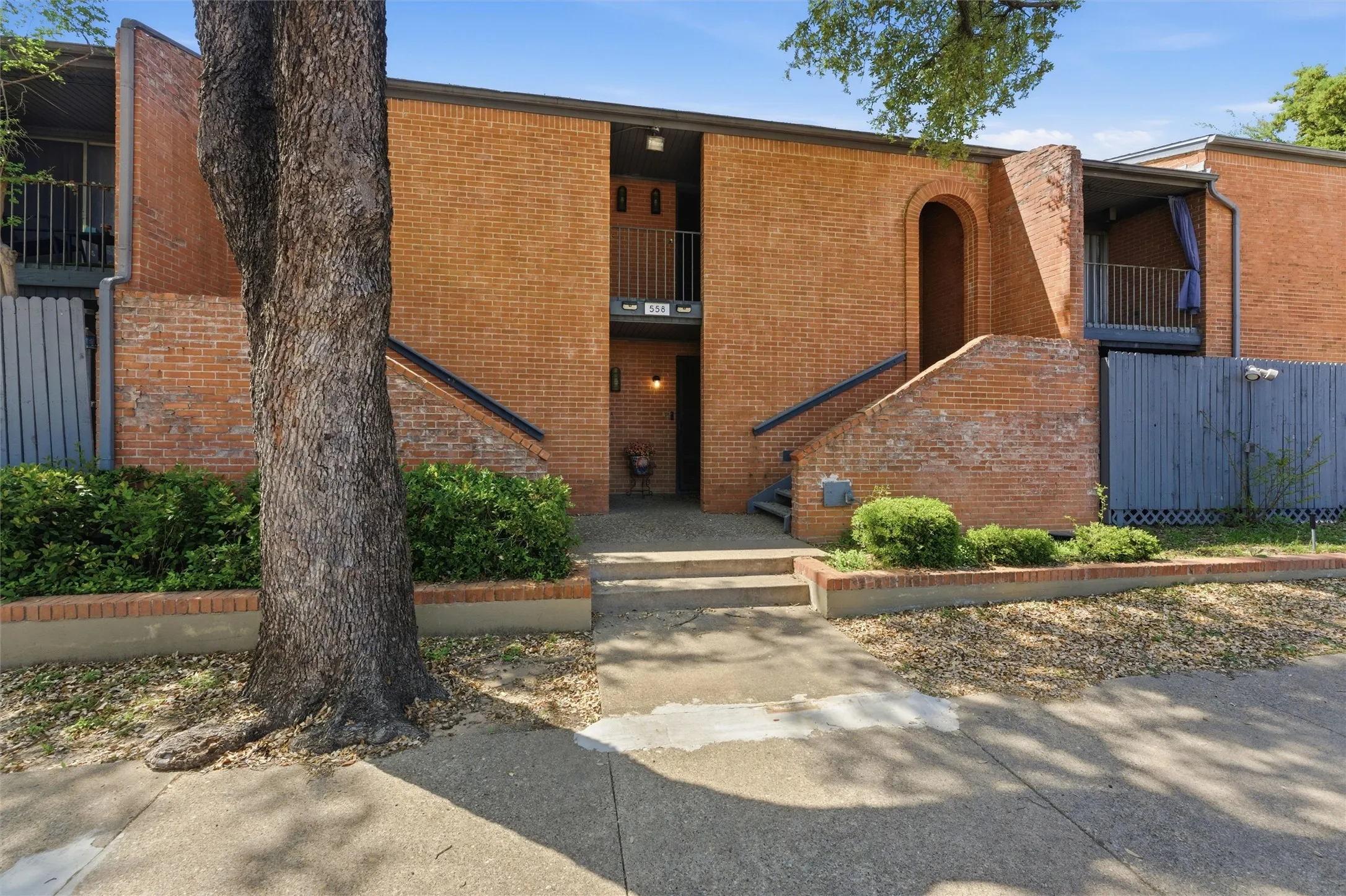 Condominium For Sale in Tarrant County , 558 E Avenue J D, Grand Prairie, Texas 75050, 2 Bedroom, 2 Bathroom, Garage spaces, 1,176 Sqft, built in 1968, mls#21220132, Real Estate Agent in Grand Prairie, Homes For Sale in Tarrant county, Homes For Sale in Grand Prairie, Realtor in Grand Prairie Texas, Real Estate Brokerage Independent Realty Texas, Luminita Cordes Realtor