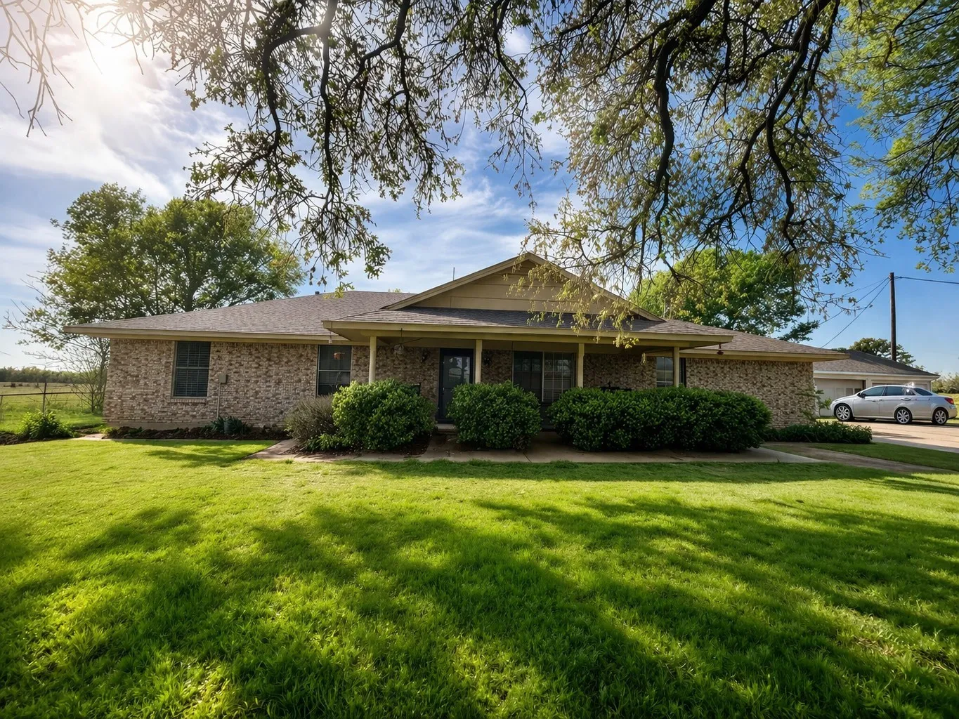 Farm For Sale in Henderson County , 13671 CR 2143, Kemp, Texas 75143, 3 Bedrooms, 2 Bathrooms, 5 Garage spaces, 2,112 Sqft, built in 1975, Preowned, Price $2,250,000, mls#21221626, Real Estate Agent in Kemp, Homes For Sale in Henderson county, Homes For Sale in Kemp, Realtor in Kemp Texas, Real Estate Brokerage Independent Realty Texas, Luminita Cordes Realtor