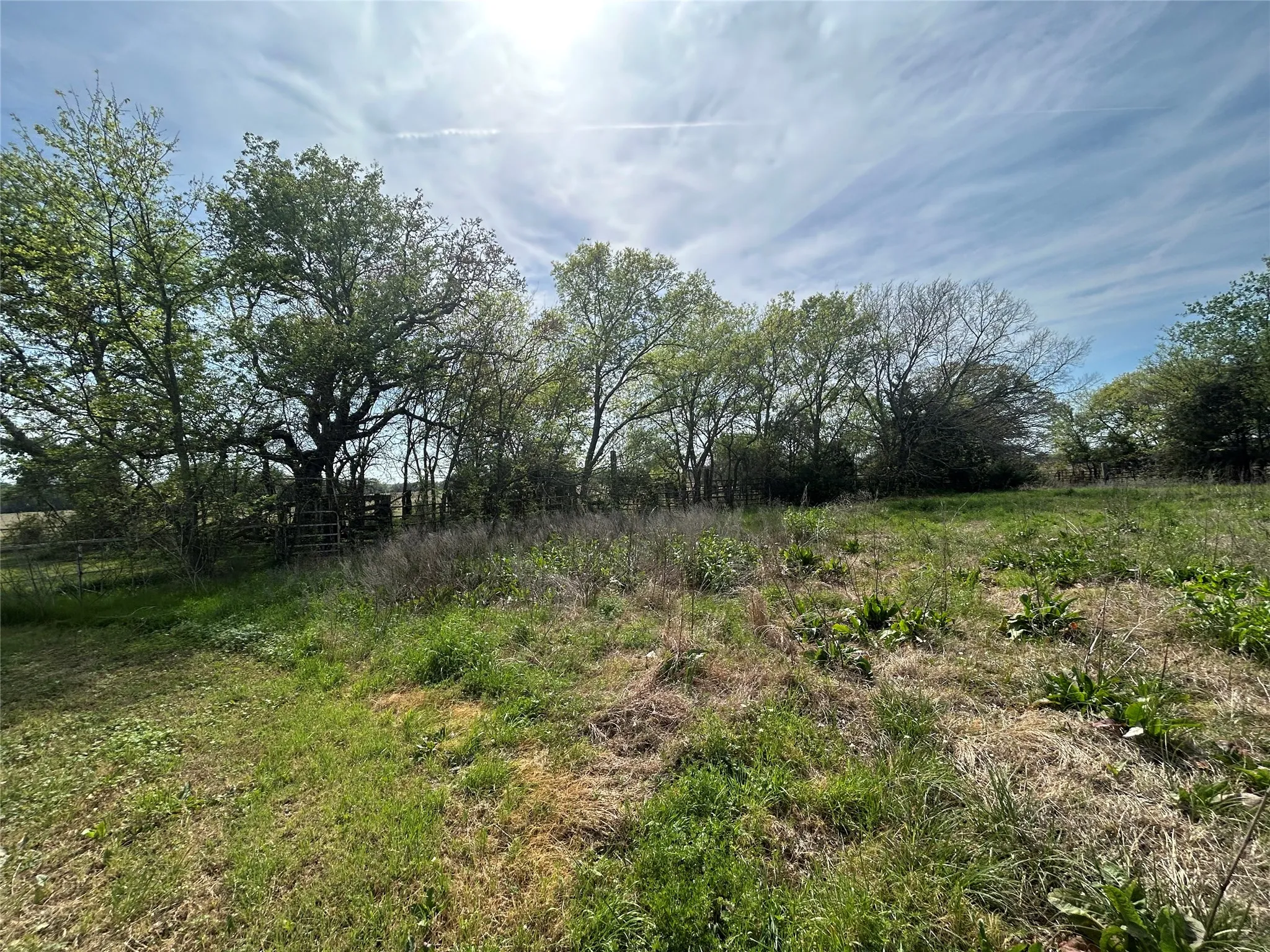 Farm For Sale in Henderson County , 13671 CR 2143, Kemp, Texas 75143, 3 Bedrooms, 2 Bathrooms, 5 Garage spaces, 2,112 Sqft, built in 1975, Preowned, Price $2,250,000, mls#21221626, Real Estate Agent in Kemp, Homes For Sale in Henderson county, Homes For Sale in Kemp, Realtor in Kemp Texas, Real Estate Brokerage Independent Realty Texas, Luminita Cordes Realtor