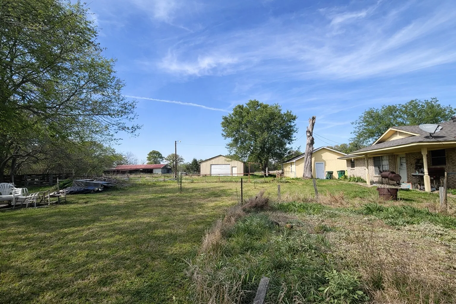 Farm For Sale in Henderson County , 13671 CR 2143, Kemp, Texas 75143, 3 Bedrooms, 2 Bathrooms, 5 Garage spaces, 2,112 Sqft, built in 1975, Preowned, Price $2,250,000, mls#21221626, Real Estate Agent in Kemp, Homes For Sale in Henderson county, Homes For Sale in Kemp, Realtor in Kemp Texas, Real Estate Brokerage Independent Realty Texas, Luminita Cordes Realtor