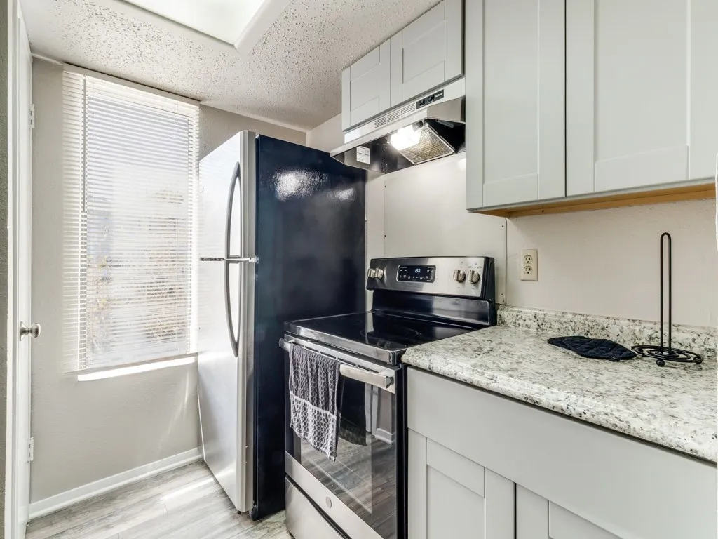 Condominium For Sale in Dallas County , 7431 Holly Hill Drive 210, Dallas, Texas 75231, 2 Bedroom, 1 Bathroom, Garage spaces, 781 Sqft, built in 1979, mls#21219215, Real Estate Agent in Dallas, Homes For Sale in Dallas county, Homes For Sale in Dallas, Realtor in Dallas Texas, Real Estate Brokerage Independent Realty Texas, Luminita Cordes Realtor