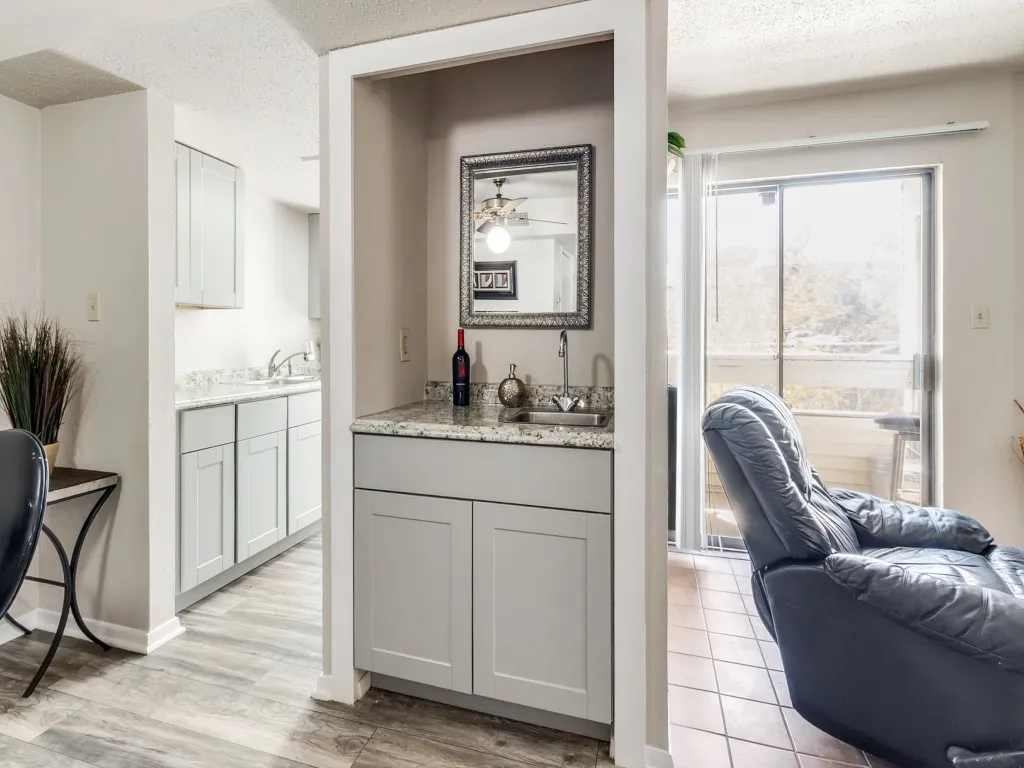 Condominium For Sale in Dallas County , 7431 Holly Hill Drive 210, Dallas, Texas 75231, 2 Bedroom, 1 Bathroom, Garage spaces, 781 Sqft, built in 1979, mls#21219215, Real Estate Agent in Dallas, Homes For Sale in Dallas county, Homes For Sale in Dallas, Realtor in Dallas Texas, Real Estate Brokerage Independent Realty Texas, Luminita Cordes Realtor
