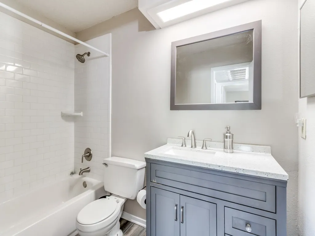 Condominium For Sale in Dallas County , 7431 Holly Hill Drive 210, Dallas, Texas 75231, 2 Bedroom, 1 Bathroom, Garage spaces, 781 Sqft, built in 1979, mls#21219215, Real Estate Agent in Dallas, Homes For Sale in Dallas county, Homes For Sale in Dallas, Realtor in Dallas Texas, Real Estate Brokerage Independent Realty Texas, Luminita Cordes Realtor