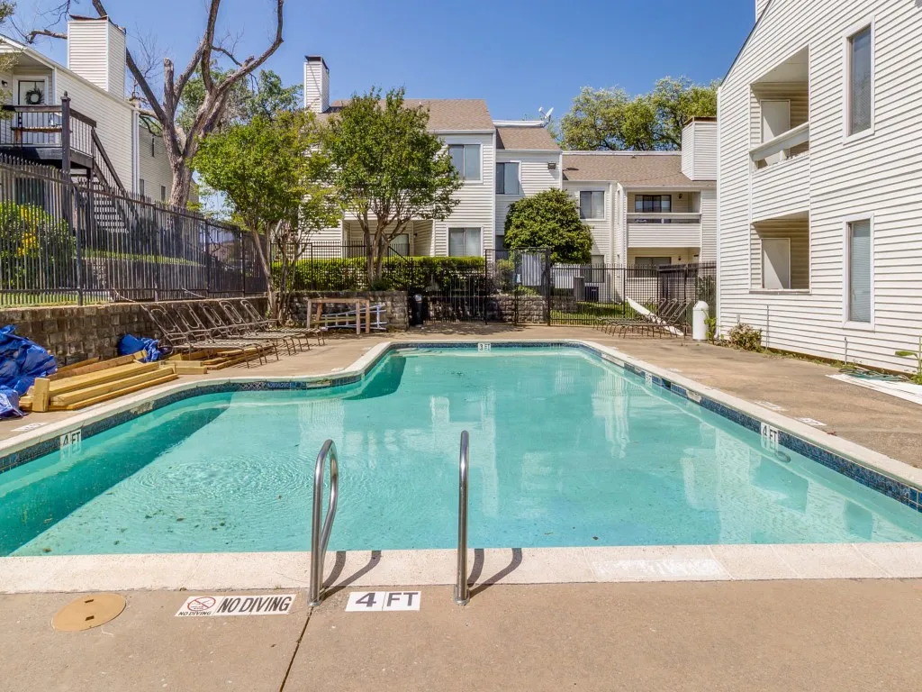Condominium For Sale in Dallas County , 7431 Holly Hill Drive 210, Dallas, Texas 75231, 2 Bedroom, 1 Bathroom, Garage spaces, 781 Sqft, built in 1979, mls#21219215, Real Estate Agent in Dallas, Homes For Sale in Dallas county, Homes For Sale in Dallas, Realtor in Dallas Texas, Real Estate Brokerage Independent Realty Texas, Luminita Cordes Realtor