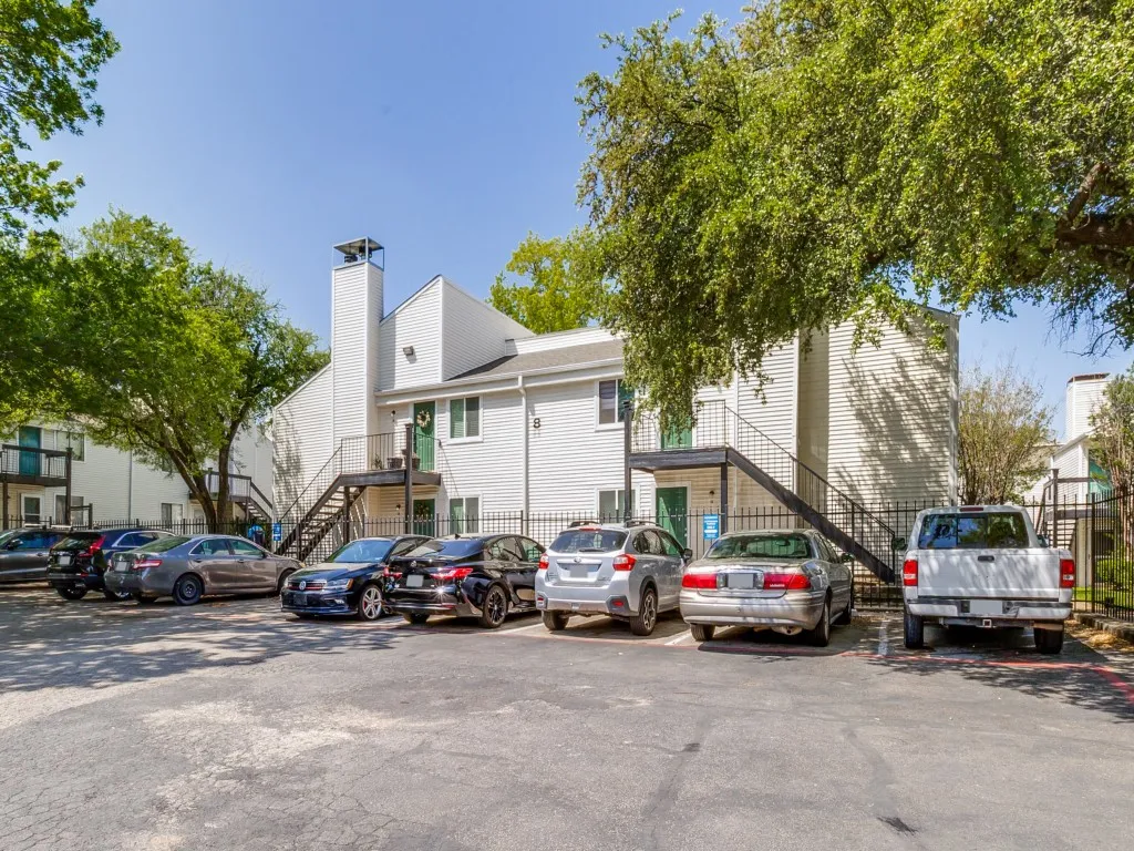 Condominium For Sale in Dallas County , 7431 Holly Hill Drive 210, Dallas, Texas 75231, 2 Bedroom, 1 Bathroom, Garage spaces, 781 Sqft, built in 1979, mls#21219215, Real Estate Agent in Dallas, Homes For Sale in Dallas county, Homes For Sale in Dallas, Realtor in Dallas Texas, Real Estate Brokerage Independent Realty Texas, Luminita Cordes Realtor