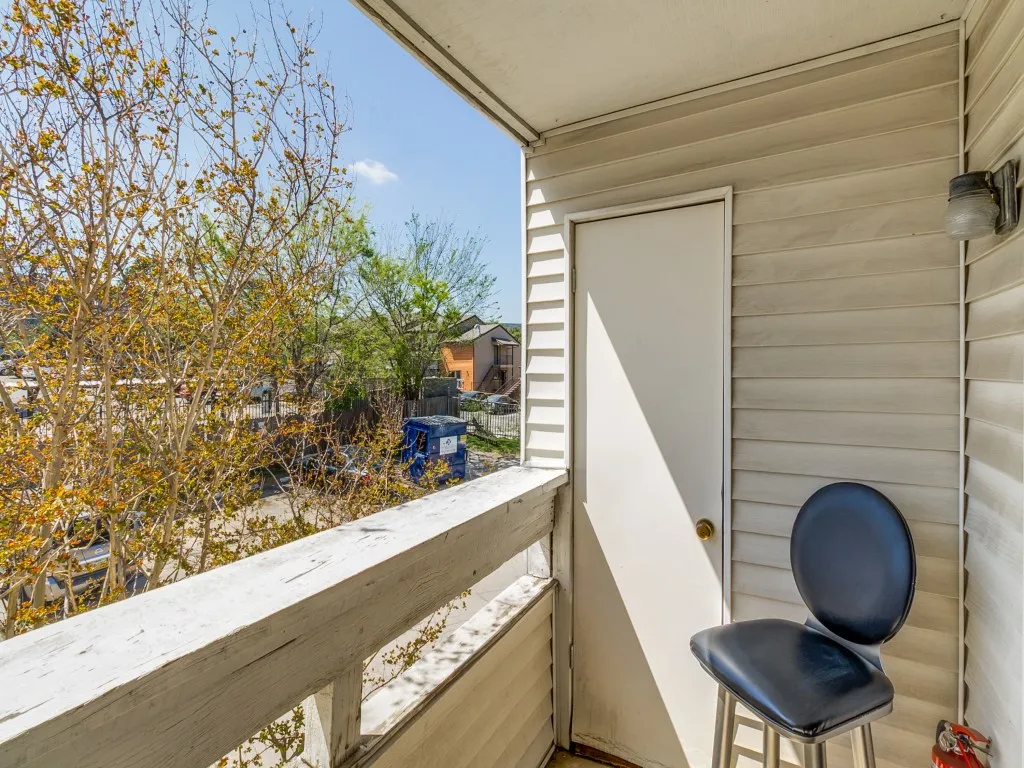 Condominium For Sale in Dallas County , 7431 Holly Hill Drive 210, Dallas, Texas 75231, 2 Bedroom, 1 Bathroom, Garage spaces, 781 Sqft, built in 1979, mls#21219215, Real Estate Agent in Dallas, Homes For Sale in Dallas county, Homes For Sale in Dallas, Realtor in Dallas Texas, Real Estate Brokerage Independent Realty Texas, Luminita Cordes Realtor