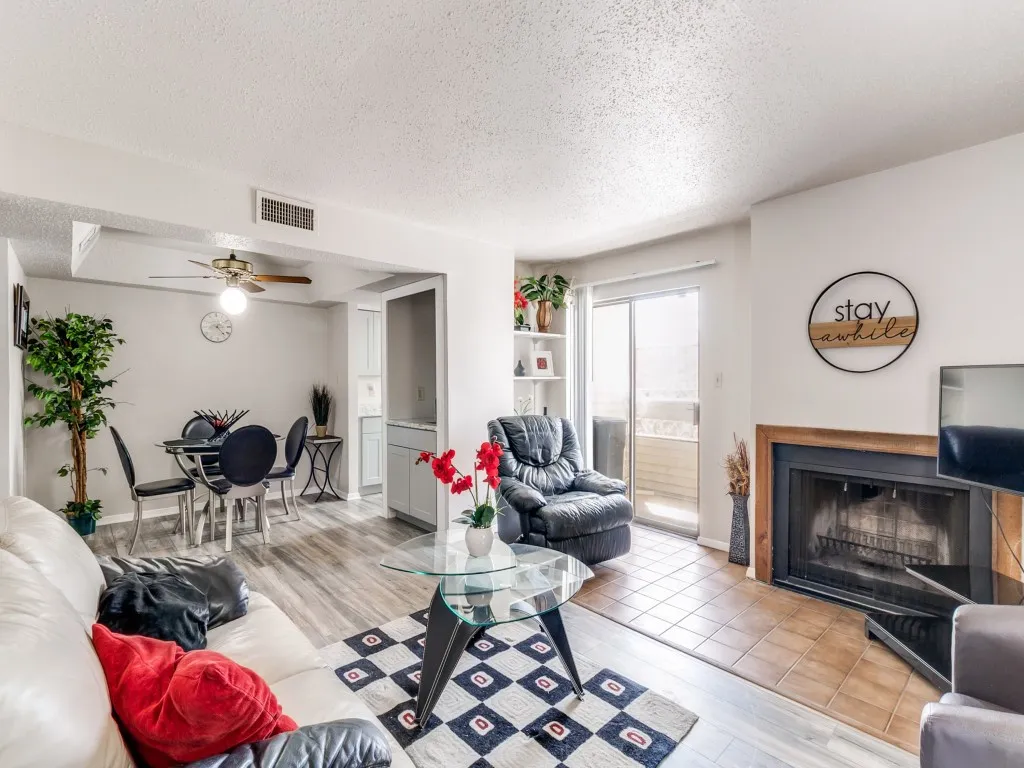 Move in Ready Condo in Dallas with fresh paint and updates!