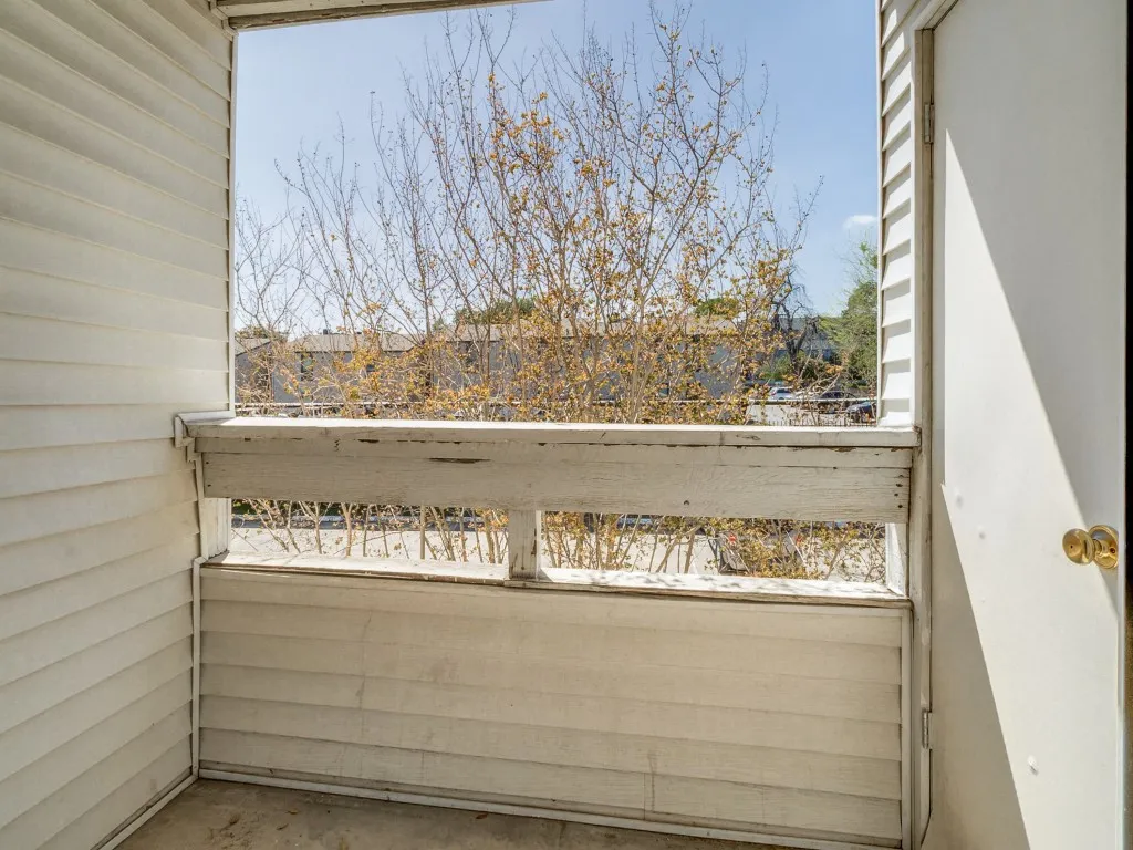 Condominium For Sale in Dallas County , 7431 Holly Hill Drive 210, Dallas, Texas 75231, 2 Bedroom, 1 Bathroom, Garage spaces, 781 Sqft, built in 1979, mls#21219215, Real Estate Agent in Dallas, Homes For Sale in Dallas county, Homes For Sale in Dallas, Realtor in Dallas Texas, Real Estate Brokerage Independent Realty Texas, Luminita Cordes Realtor