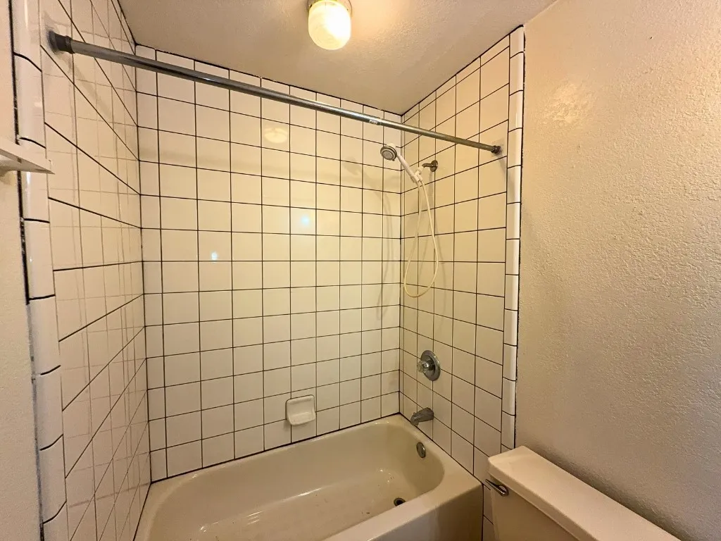 Condominium For Rent in Collin County , 811 W Walnut Street A103, Celina, Texas 75009, 2 Bedroom, 2 Bathroom, Garage spaces, 887 Sqft, built in 1985, Preowned, mls#21221647, Real Estate Agent in Celina, Homes For Rent in Collin county, Homes For Rent in Celina, Realtor in Celina Texas, Real Estate Brokerage Independent Realty Texas, Luminita Cordes Realtor