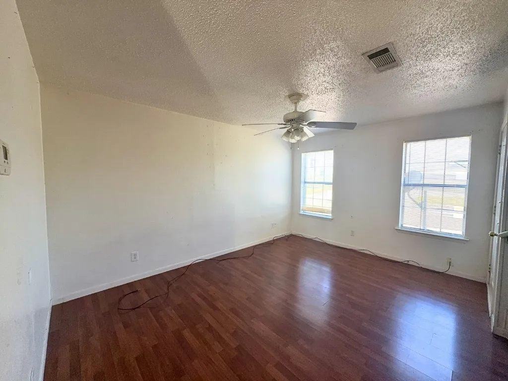 Condominium For Rent in Collin County , 811 W Walnut Street A103, Celina, Texas 75009, 2 Bedroom, 2 Bathroom, Garage spaces, 887 Sqft, built in 1985, Preowned, mls#21221647, Real Estate Agent in Celina, Homes For Rent in Collin county, Homes For Rent in Celina, Realtor in Celina Texas, Real Estate Brokerage Independent Realty Texas, Luminita Cordes Realtor
