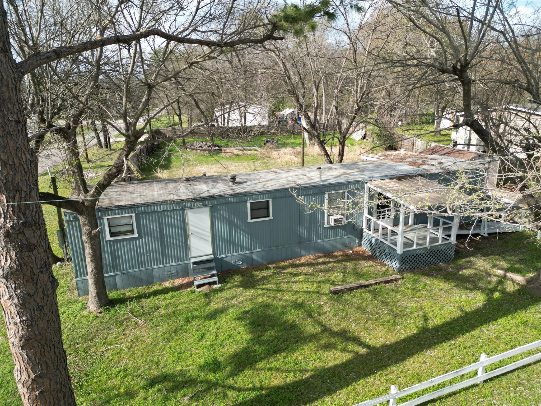 Mobile Home For Sale in Navarro County , 400 E Oak Grove Road, Corsicana, Texas 75110, 2 Bedroom, 1 Bathroom, Garage spaces, 784 Sqft, built in 1977, mls#21221598, Real Estate Agent in Corsicana, Homes For Sale in Navarro county, Homes For Sale in Corsicana, Realtor in Corsicana Texas, Real Estate Brokerage Independent Realty Texas, Luminita Cordes Realtor