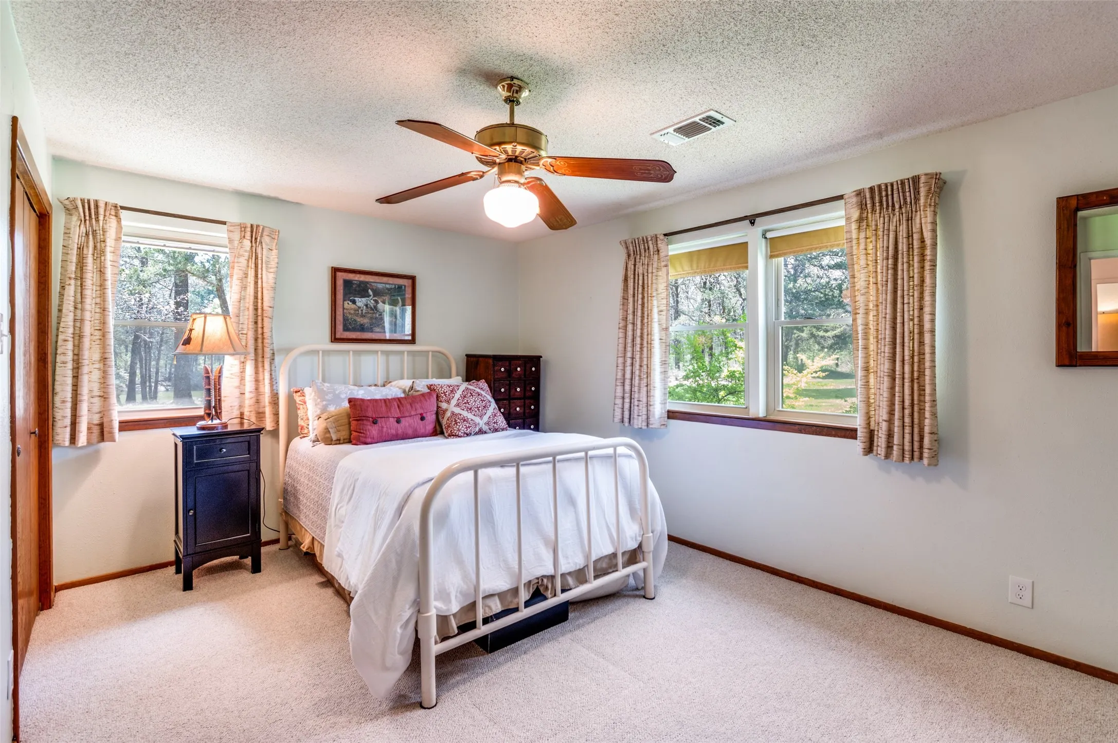 Farm For Sale in Grayson County , 182 Huts Crossing Road, Sadler, Texas 76264, 3 Bedrooms, 2 Bathrooms, 2 Garage spaces, 1,832 Sqft, built in 1981, Preowned, Price $969,000, mls#21221188, Real Estate Agent in Sadler, Homes For Sale in Grayson county, Homes For Sale in Sadler, Realtor in Sadler Texas, Real Estate Brokerage Independent Realty Texas, Luminita Cordes Realtor