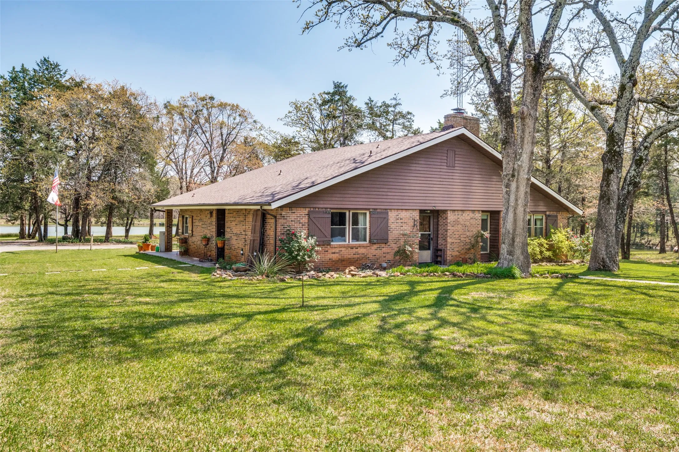 Farm For Sale in Grayson County , 182 Huts Crossing Road, Sadler, Texas 76264, 3 Bedrooms, 2 Bathrooms, 2 Garage spaces, 1,832 Sqft, built in 1981, Preowned, Price $969,000, mls#21221188, Real Estate Agent in Sadler, Homes For Sale in Grayson county, Homes For Sale in Sadler, Realtor in Sadler Texas, Real Estate Brokerage Independent Realty Texas, Luminita Cordes Realtor