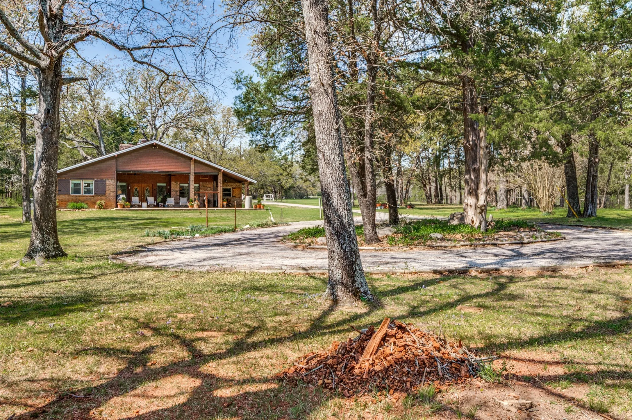 Farm For Sale in Grayson County , 182 Huts Crossing Road, Sadler, Texas 76264, 3 Bedrooms, 2 Bathrooms, 2 Garage spaces, 1,832 Sqft, built in 1981, Preowned, Price $969,000, mls#21221188, Real Estate Agent in Sadler, Homes For Sale in Grayson county, Homes For Sale in Sadler, Realtor in Sadler Texas, Real Estate Brokerage Independent Realty Texas, Luminita Cordes Realtor