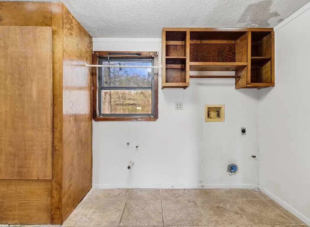 Single Family Residence For Sale in Bowie County , 187 Alan Street, Texarkana, Texas 75501, 3 Bedroom, 1 Bathroom, 2 Garage spaces, 1,218 Sqft, built in 1950, mls#21221660, Real Estate Agent in Texarkana, Homes For Sale in Bowie county, Homes For Sale in Texarkana, Realtor in Texarkana Texas, Real Estate Brokerage Independent Realty Texas, Luminita Cordes Realtor