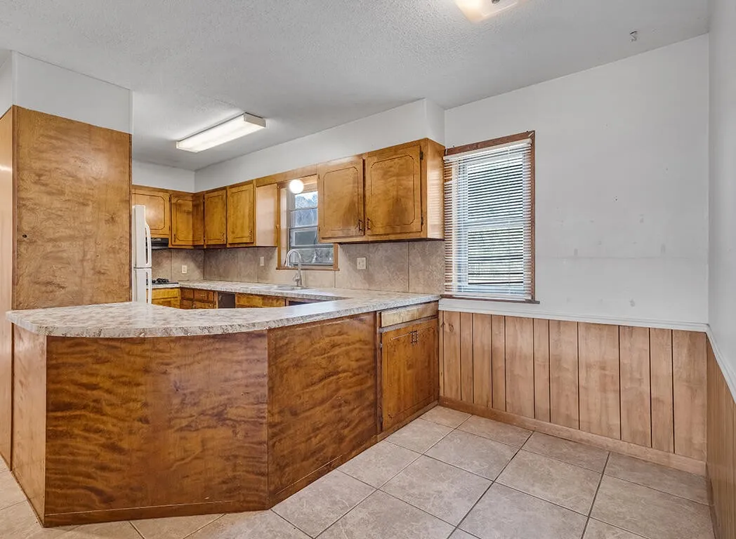 Single Family Residence For Sale in Bowie County , 187 Alan Street, Texarkana, Texas 75501, 3 Bedroom, 1 Bathroom, 2 Garage spaces, 1,218 Sqft, built in 1950, mls#21221660, Real Estate Agent in Texarkana, Homes For Sale in Bowie county, Homes For Sale in Texarkana, Realtor in Texarkana Texas, Real Estate Brokerage Independent Realty Texas, Luminita Cordes Realtor