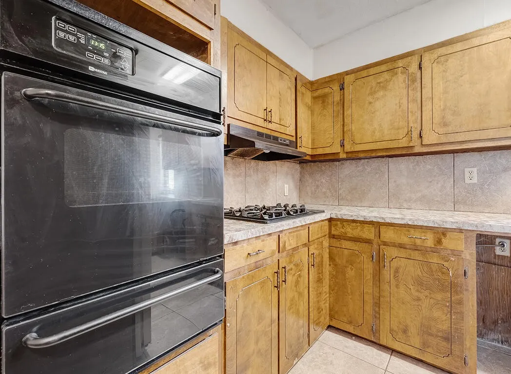 Single Family Residence For Sale in Bowie County , 187 Alan Street, Texarkana, Texas 75501, 3 Bedroom, 1 Bathroom, 2 Garage spaces, 1,218 Sqft, built in 1950, mls#21221660, Real Estate Agent in Texarkana, Homes For Sale in Bowie county, Homes For Sale in Texarkana, Realtor in Texarkana Texas, Real Estate Brokerage Independent Realty Texas, Luminita Cordes Realtor
