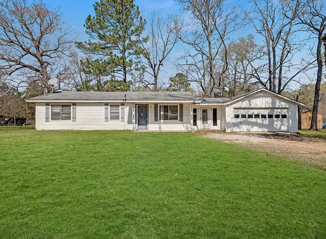 Single Family Residence For Sale in Bowie County , 187 Alan Street, Texarkana, Texas 75501, 3 Bedroom, 1 Bathroom, 2 Garage spaces, 1,218 Sqft, built in 1950, mls#21221660, Real Estate Agent in Texarkana, Homes For Sale in Bowie county, Homes For Sale in Texarkana, Realtor in Texarkana Texas, Real Estate Brokerage Independent Realty Texas, Luminita Cordes Realtor