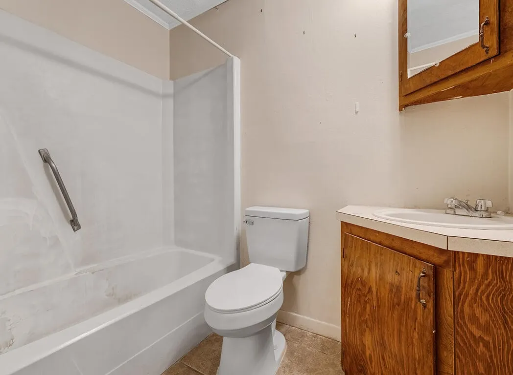Single Family Residence For Sale in Bowie County , 187 Alan Street, Texarkana, Texas 75501, 3 Bedroom, 1 Bathroom, 2 Garage spaces, 1,218 Sqft, built in 1950, mls#21221660, Real Estate Agent in Texarkana, Homes For Sale in Bowie county, Homes For Sale in Texarkana, Realtor in Texarkana Texas, Real Estate Brokerage Independent Realty Texas, Luminita Cordes Realtor