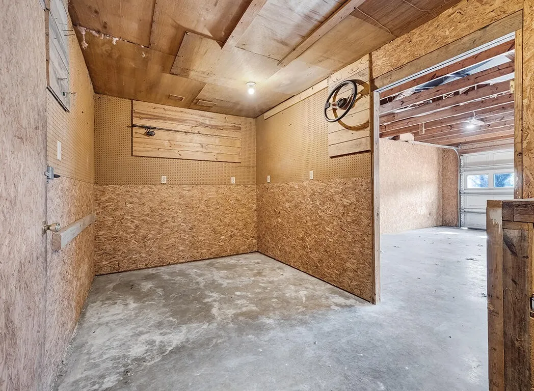 Single Family Residence For Sale in Bowie County , 187 Alan Street, Texarkana, Texas 75501, 3 Bedroom, 1 Bathroom, 2 Garage spaces, 1,218 Sqft, built in 1950, mls#21221660, Real Estate Agent in Texarkana, Homes For Sale in Bowie county, Homes For Sale in Texarkana, Realtor in Texarkana Texas, Real Estate Brokerage Independent Realty Texas, Luminita Cordes Realtor