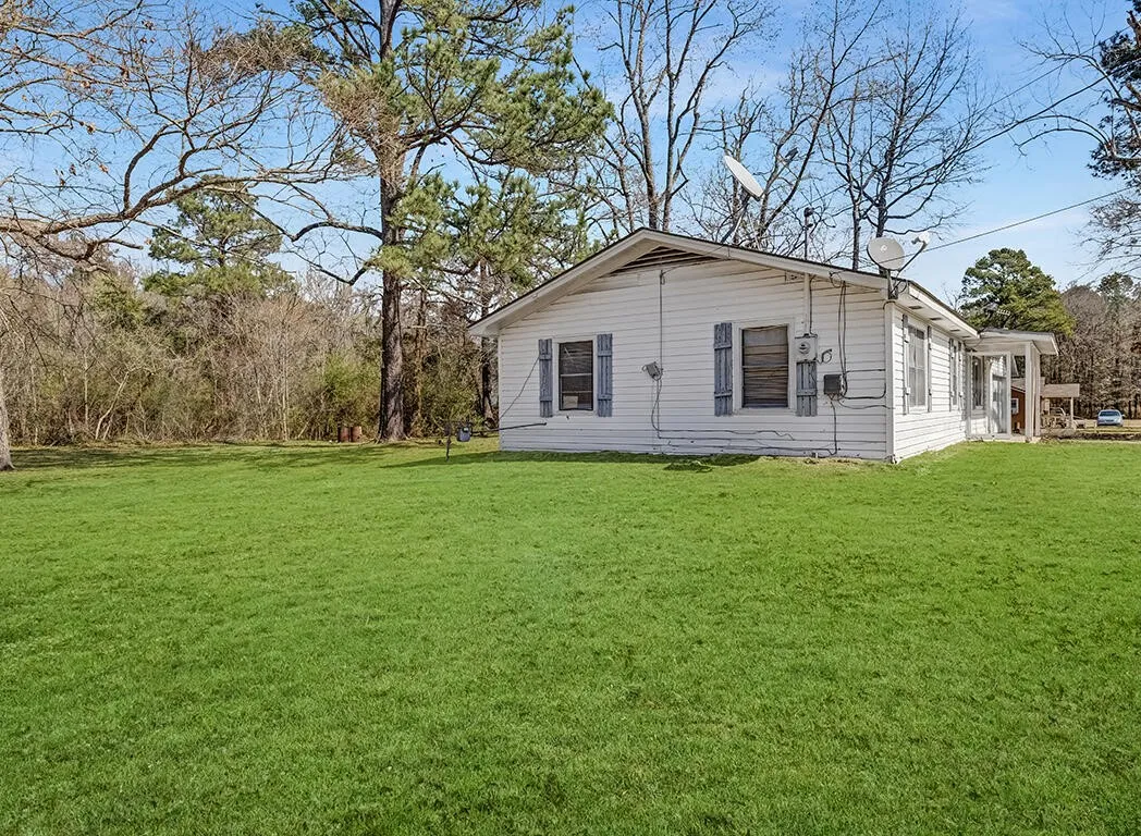 Single Family Residence For Sale in Bowie County , 187 Alan Street, Texarkana, Texas 75501, 3 Bedroom, 1 Bathroom, 2 Garage spaces, 1,218 Sqft, built in 1950, mls#21221660, Real Estate Agent in Texarkana, Homes For Sale in Bowie county, Homes For Sale in Texarkana, Realtor in Texarkana Texas, Real Estate Brokerage Independent Realty Texas, Luminita Cordes Realtor