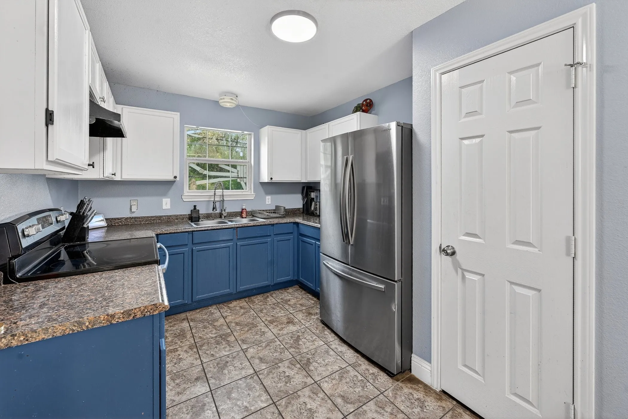 Single Family Residence For Sale in Dallas County , 3445 Pinebrook Drive, Dallas, Texas 75241, 3 Bedroom, 2 Bathroom, Garage spaces, 1,122 Sqft, built in 2004, Preowned, mls#21220772, Real Estate Agent in Dallas, Homes For Sale in Dallas county, Homes For Sale in Dallas, Realtor in Dallas Texas, Real Estate Brokerage Independent Realty Texas, Luminita Cordes Realtor