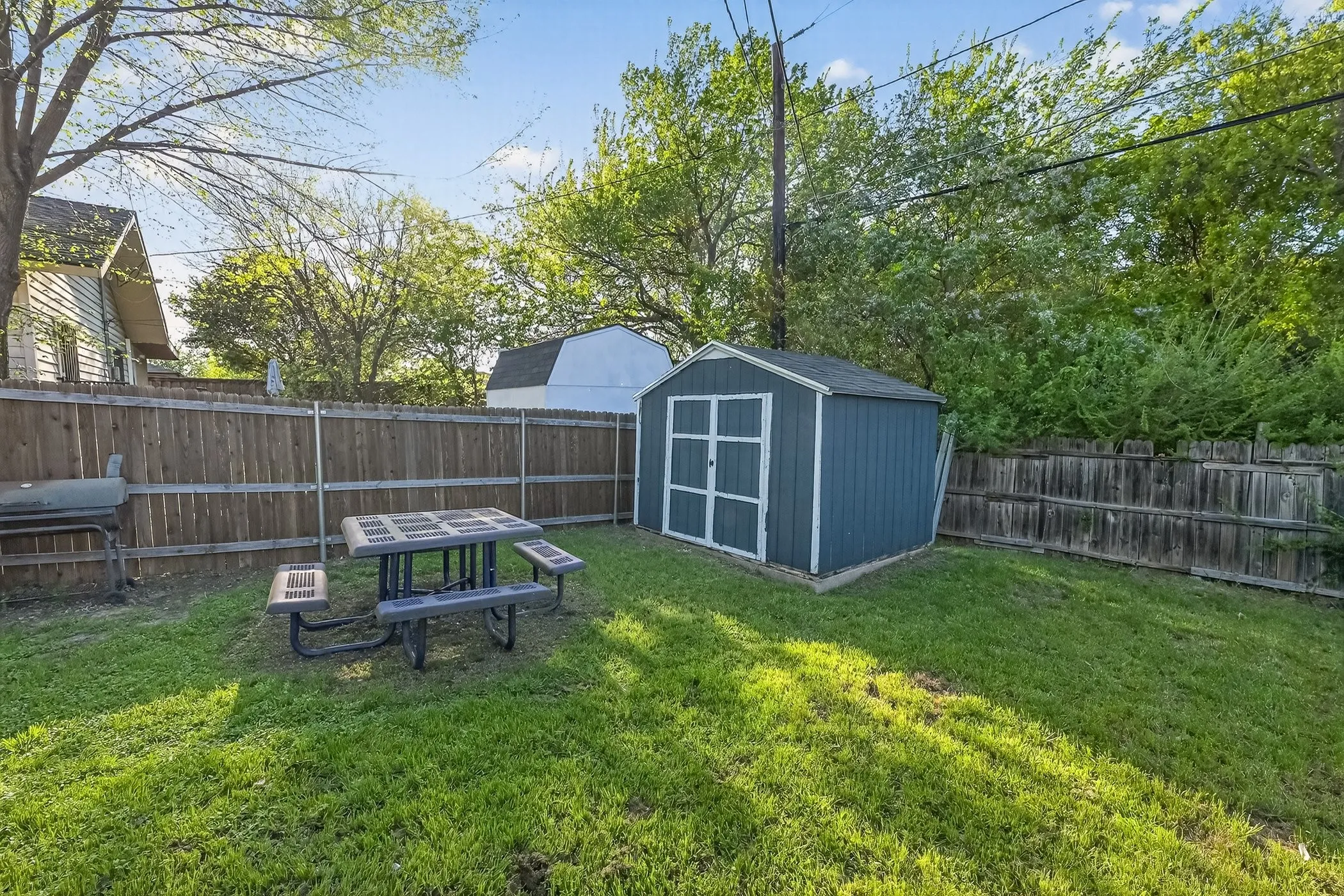 Single Family Residence For Sale in Dallas County , 3445 Pinebrook Drive, Dallas, Texas 75241, 3 Bedroom, 2 Bathroom, Garage spaces, 1,122 Sqft, built in 2004, Preowned, mls#21220772, Real Estate Agent in Dallas, Homes For Sale in Dallas county, Homes For Sale in Dallas, Realtor in Dallas Texas, Real Estate Brokerage Independent Realty Texas, Luminita Cordes Realtor