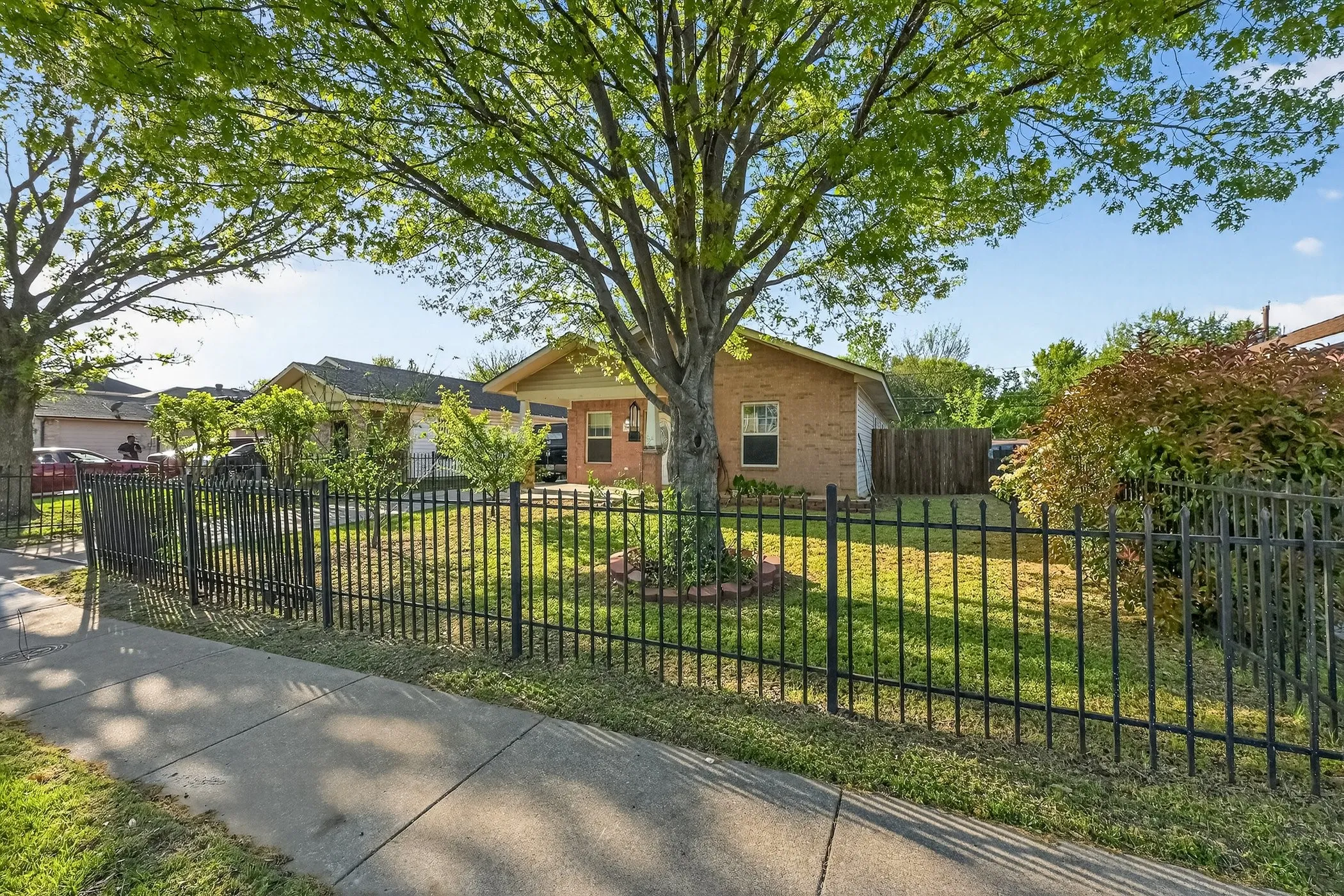 Single Family Residence For Sale in Dallas County , 3445 Pinebrook Drive, Dallas, Texas 75241, 3 Bedroom, 2 Bathroom, Garage spaces, 1,122 Sqft, built in 2004, Preowned, mls#21220772, Real Estate Agent in Dallas, Homes For Sale in Dallas county, Homes For Sale in Dallas, Realtor in Dallas Texas, Real Estate Brokerage Independent Realty Texas, Luminita Cordes Realtor