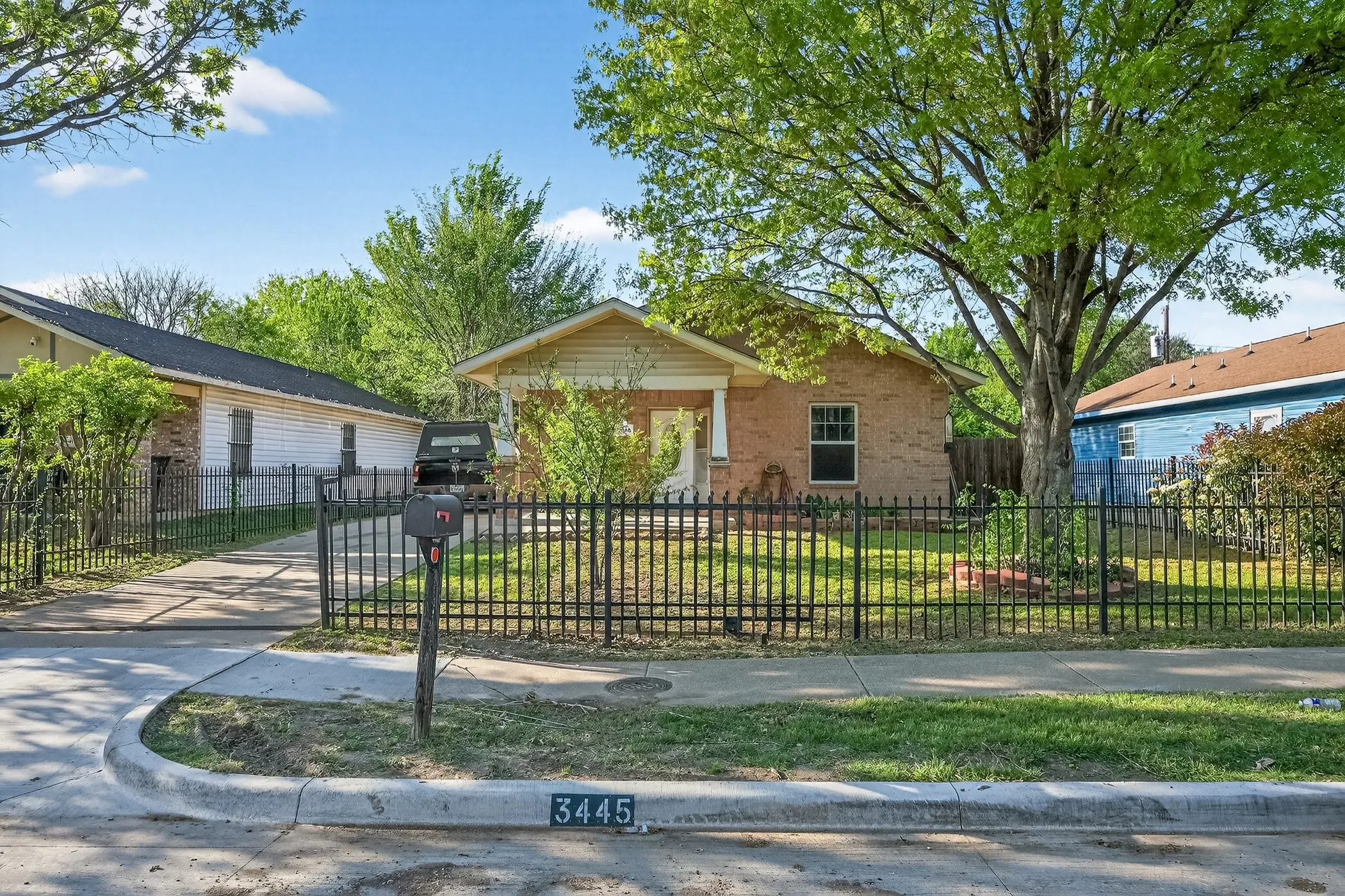 Single Family Residence For Sale in Dallas County , 3445 Pinebrook Drive, Dallas, Texas 75241, 3 Bedroom, 2 Bathroom, Garage spaces, 1,122 Sqft, built in 2004, Preowned, mls#21220772, Real Estate Agent in Dallas, Homes For Sale in Dallas county, Homes For Sale in Dallas, Realtor in Dallas Texas, Real Estate Brokerage Independent Realty Texas, Luminita Cordes Realtor