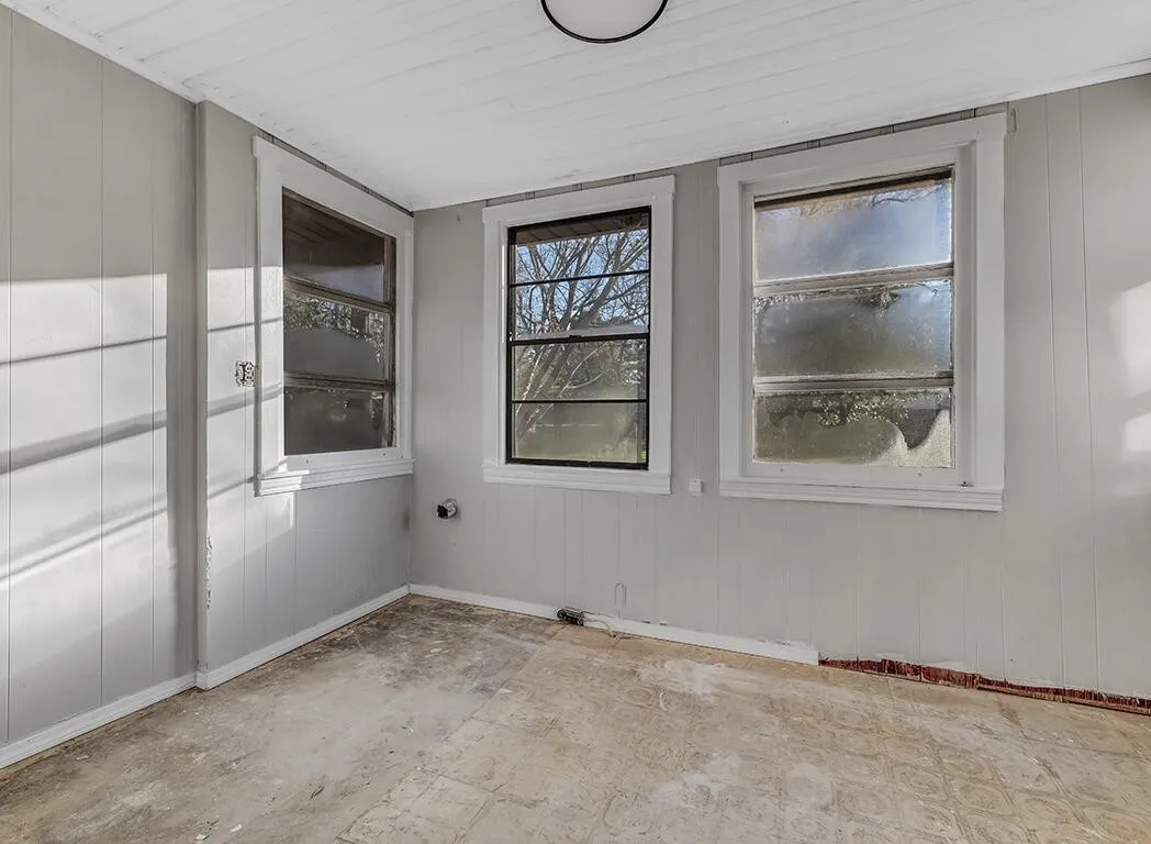 Single Family Residence For Sale in Bowie County , 4212 Elizabeth Street, Texarkana, Texas 75503, 3 Bedrooms, 1 Bathroom, Garage spaces, 1,314 Sqft, built in 1950, Price $130,000, mls#21221661, Real Estate Agent in Texarkana, Homes For Sale in Bowie county, Homes For Sale in Texarkana, Realtor in Texarkana Texas, Real Estate Brokerage Independent Realty Texas, Luminita Cordes Realtor