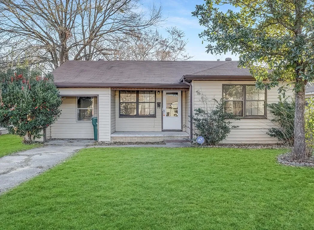 Single Family Residence For Sale in Bowie County , 4212 Elizabeth Street, Texarkana, Texas 75503, 3 Bedrooms, 1 Bathroom, Garage spaces, 1,314 Sqft, built in 1950, Price $130,000, mls#21221661, Real Estate Agent in Texarkana, Homes For Sale in Bowie county, Homes For Sale in Texarkana, Realtor in Texarkana Texas, Real Estate Brokerage Independent Realty Texas, Luminita Cordes Realtor