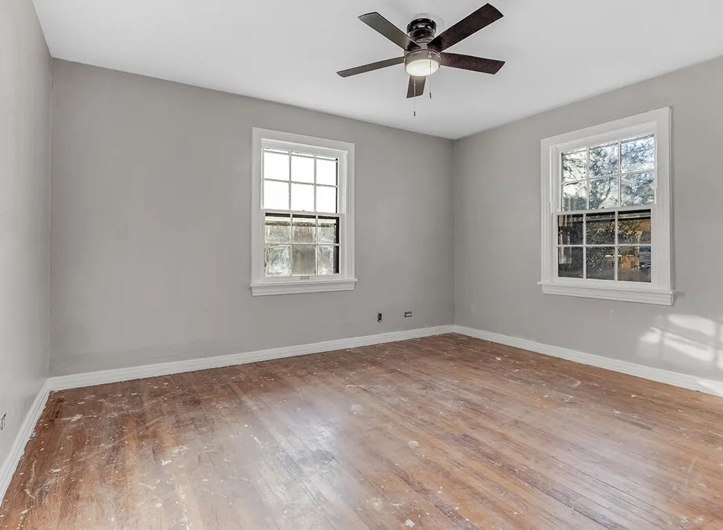 Single Family Residence For Sale in Bowie County , 4212 Elizabeth Street, Texarkana, Texas 75503, 3 Bedrooms, 1 Bathroom, Garage spaces, 1,314 Sqft, built in 1950, Price $130,000, mls#21221661, Real Estate Agent in Texarkana, Homes For Sale in Bowie county, Homes For Sale in Texarkana, Realtor in Texarkana Texas, Real Estate Brokerage Independent Realty Texas, Luminita Cordes Realtor