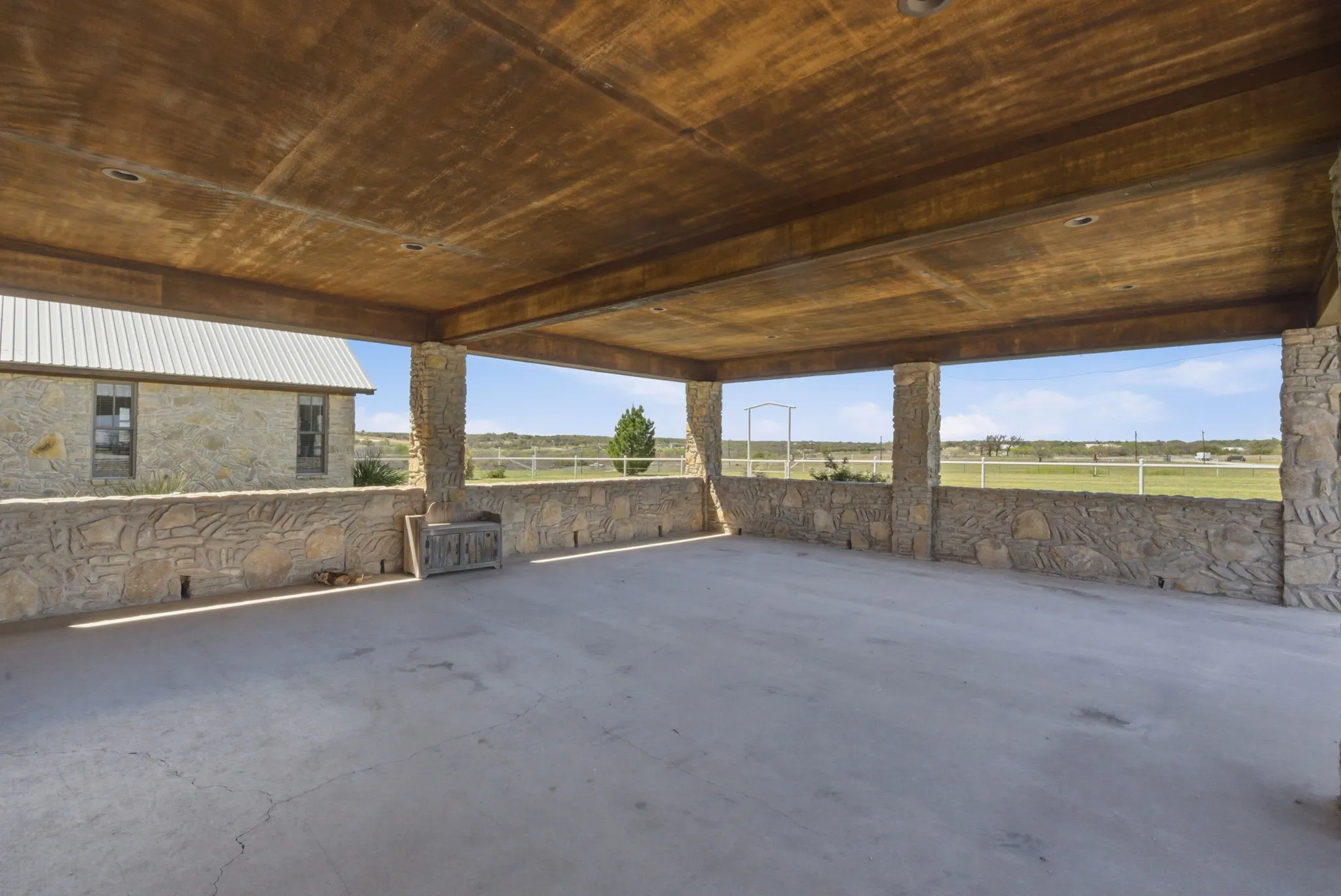 Farm For Sale in Erath County , 404 Private Road 1562, Stephenville, Texas 76401, 3 Bedroom, 4 Bathroom, Garage spaces, 3,107 Sqft, built in 2005, mls#21215685, Real Estate Agent in Stephenville, Homes For Sale in Erath county, Homes For Sale in Stephenville, Realtor in Stephenville Texas, Real Estate Brokerage Independent Realty Texas, Luminita Cordes Realtor