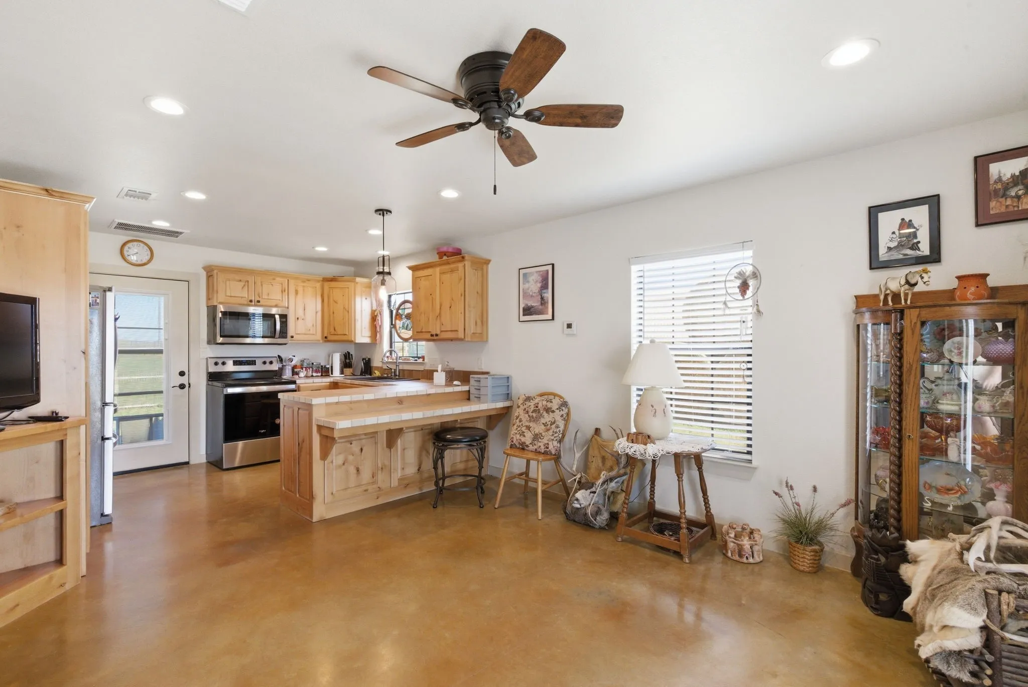 Farm For Sale in Erath County , 404 Private Road 1562, Stephenville, Texas 76401, 3 Bedroom, 4 Bathroom, Garage spaces, 3,107 Sqft, built in 2005, mls#21215685, Real Estate Agent in Stephenville, Homes For Sale in Erath county, Homes For Sale in Stephenville, Realtor in Stephenville Texas, Real Estate Brokerage Independent Realty Texas, Luminita Cordes Realtor