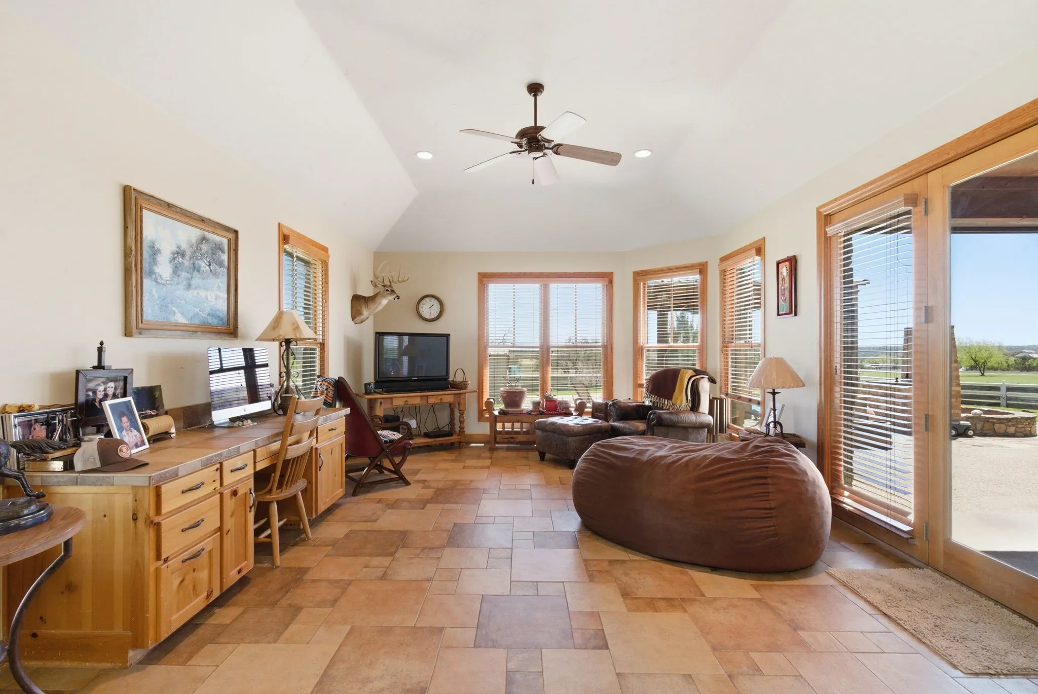 Farm For Sale in Erath County , 404 Private Road 1562, Stephenville, Texas 76401, 3 Bedroom, 4 Bathroom, Garage spaces, 3,107 Sqft, built in 2005, mls#21215685, Real Estate Agent in Stephenville, Homes For Sale in Erath county, Homes For Sale in Stephenville, Realtor in Stephenville Texas, Real Estate Brokerage Independent Realty Texas, Luminita Cordes Realtor