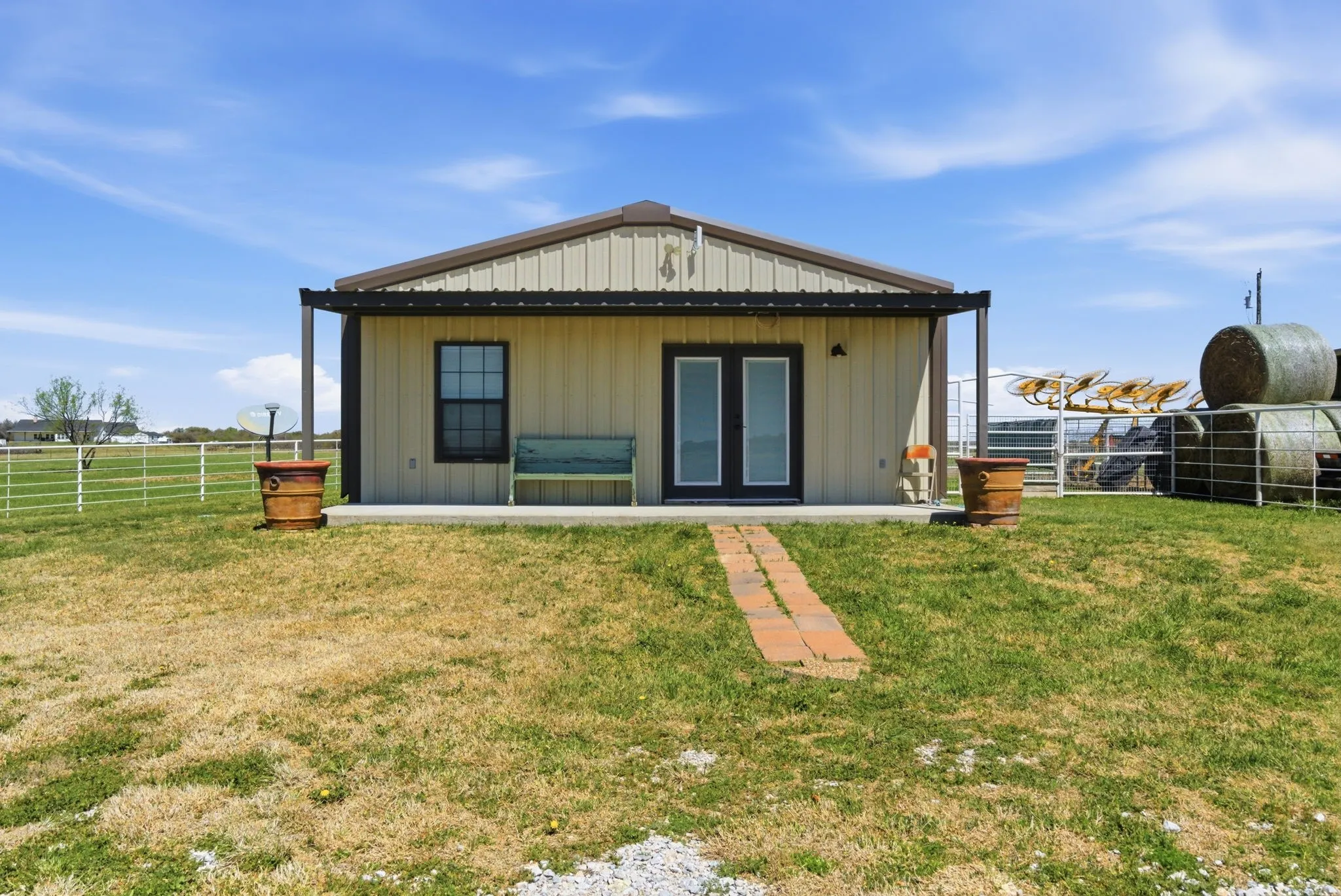 Farm For Sale in Erath County , 404 Private Road 1562, Stephenville, Texas 76401, 3 Bedroom, 4 Bathroom, Garage spaces, 3,107 Sqft, built in 2005, mls#21215685, Real Estate Agent in Stephenville, Homes For Sale in Erath county, Homes For Sale in Stephenville, Realtor in Stephenville Texas, Real Estate Brokerage Independent Realty Texas, Luminita Cordes Realtor