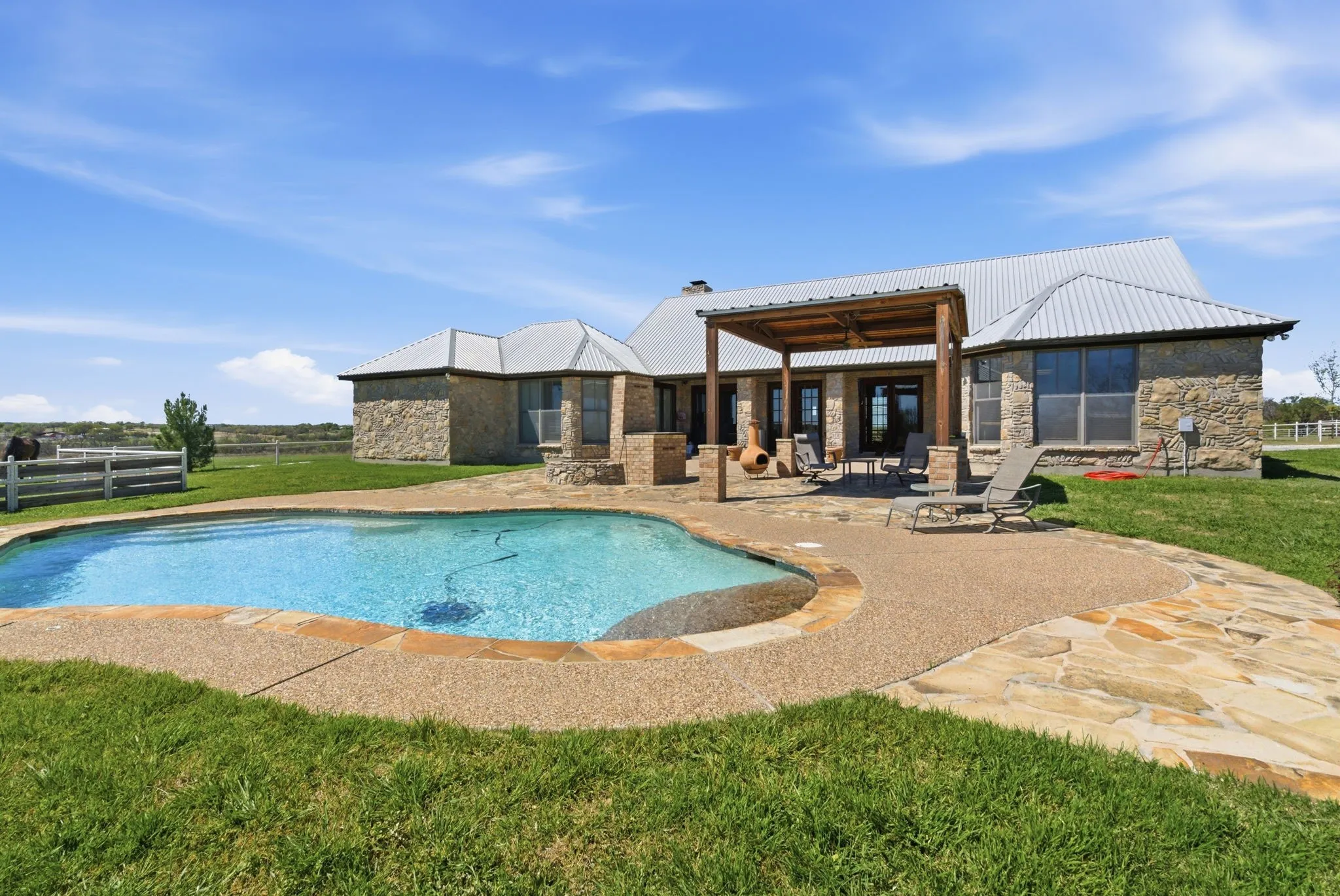 Farm For Sale in Erath County , 404 Private Road 1562, Stephenville, Texas 76401, 3 Bedroom, 4 Bathroom, Garage spaces, 3,107 Sqft, built in 2005, mls#21215685, Real Estate Agent in Stephenville, Homes For Sale in Erath county, Homes For Sale in Stephenville, Realtor in Stephenville Texas, Real Estate Brokerage Independent Realty Texas, Luminita Cordes Realtor