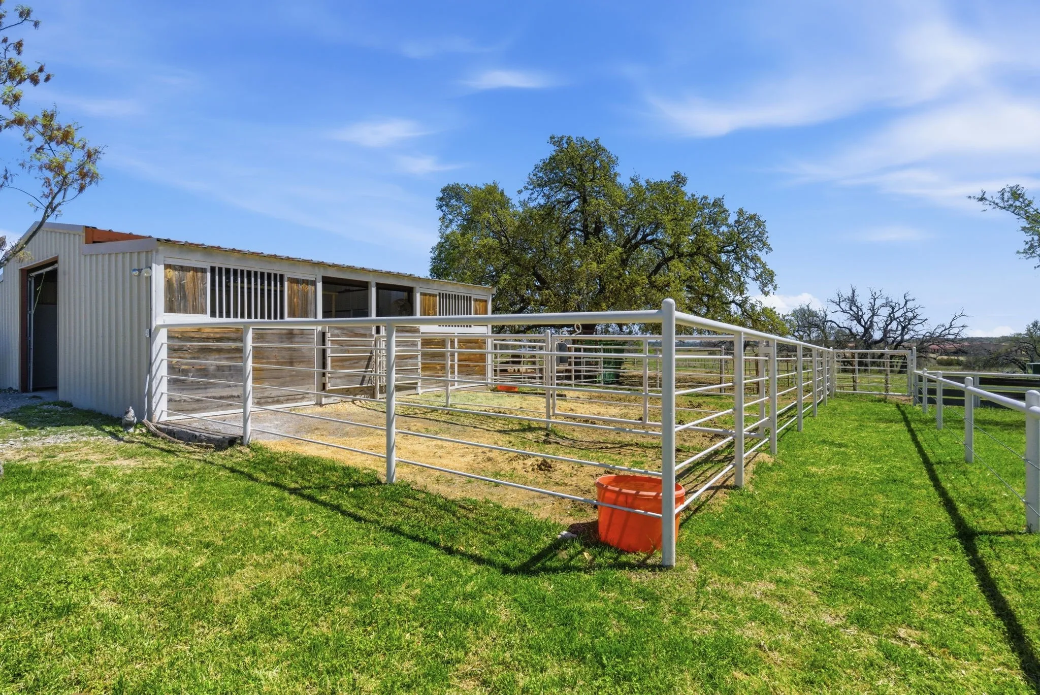 Farm For Sale in Erath County , 404 Private Road 1562, Stephenville, Texas 76401, 3 Bedroom, 4 Bathroom, Garage spaces, 3,107 Sqft, built in 2005, mls#21215685, Real Estate Agent in Stephenville, Homes For Sale in Erath county, Homes For Sale in Stephenville, Realtor in Stephenville Texas, Real Estate Brokerage Independent Realty Texas, Luminita Cordes Realtor