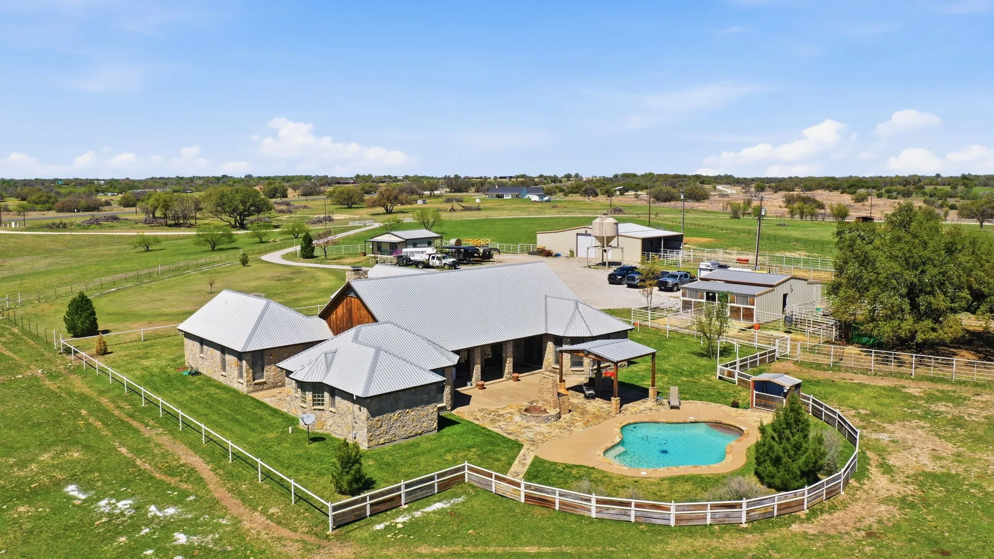 Farm For Sale in Erath County , 404 Private Road 1562, Stephenville, Texas 76401, 3 Bedroom, 4 Bathroom, Garage spaces, 3,107 Sqft, built in 2005, mls#21215685, Real Estate Agent in Stephenville, Homes For Sale in Erath county, Homes For Sale in Stephenville, Realtor in Stephenville Texas, Real Estate Brokerage Independent Realty Texas, Luminita Cordes Realtor